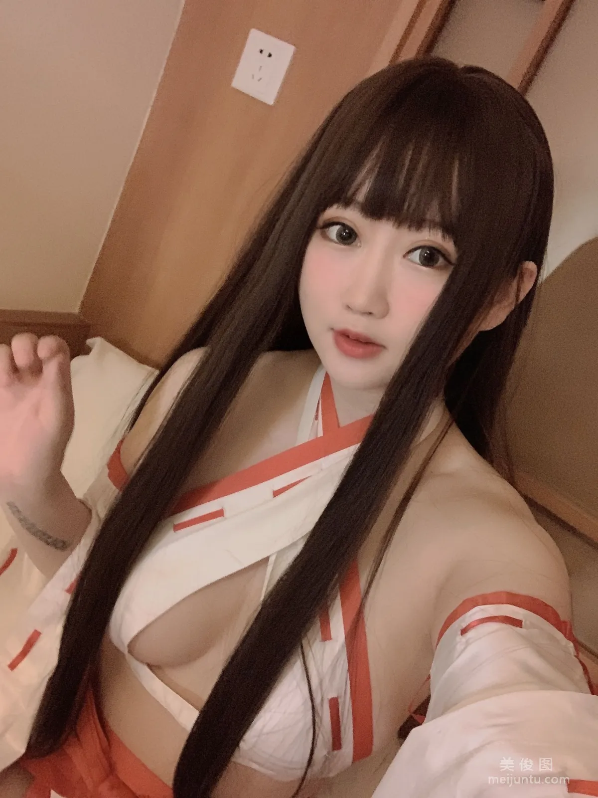 [COS福利] 蜜桃少女是依酱呀 - 女巫1