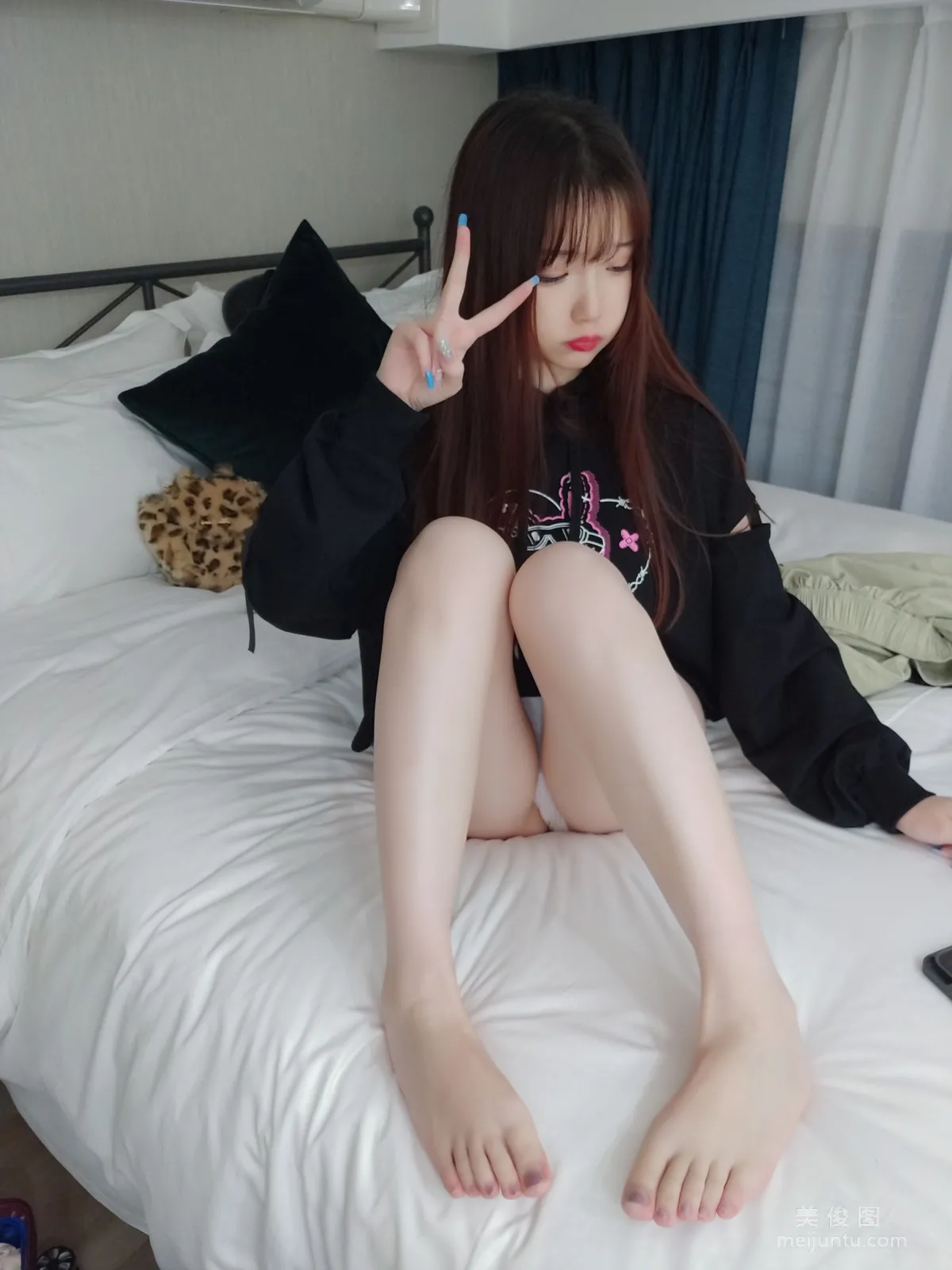 Anime Blogger Xueqing Astra, Beautiful Legs, Beautiful Feet, Beautiful Curves photo 26