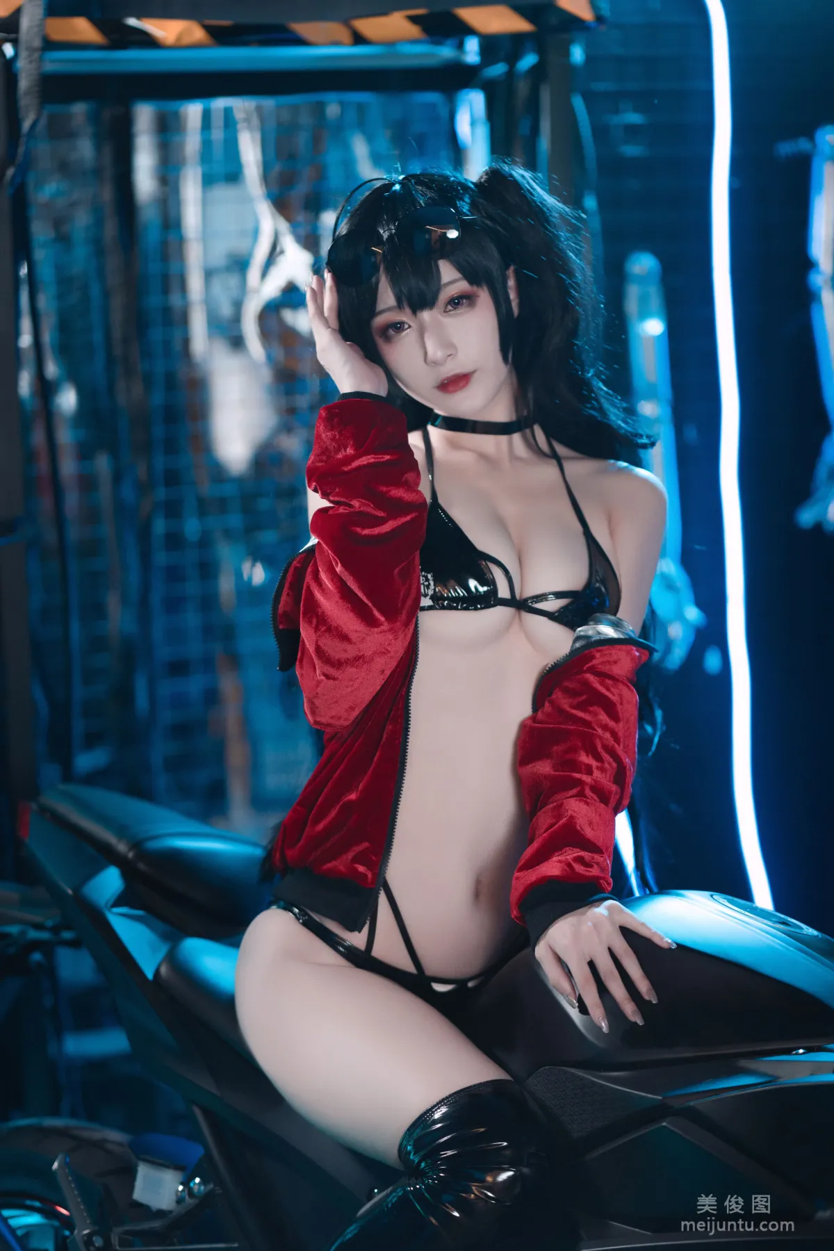 [COS Photos] Anime Blogger Tieban Shaogui Wu w - Taihou Motorcycle photo 7