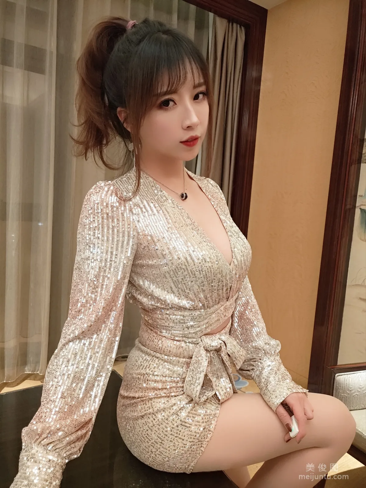 [COS写真] 小女巫露娜 - 亮片裙肉丝7