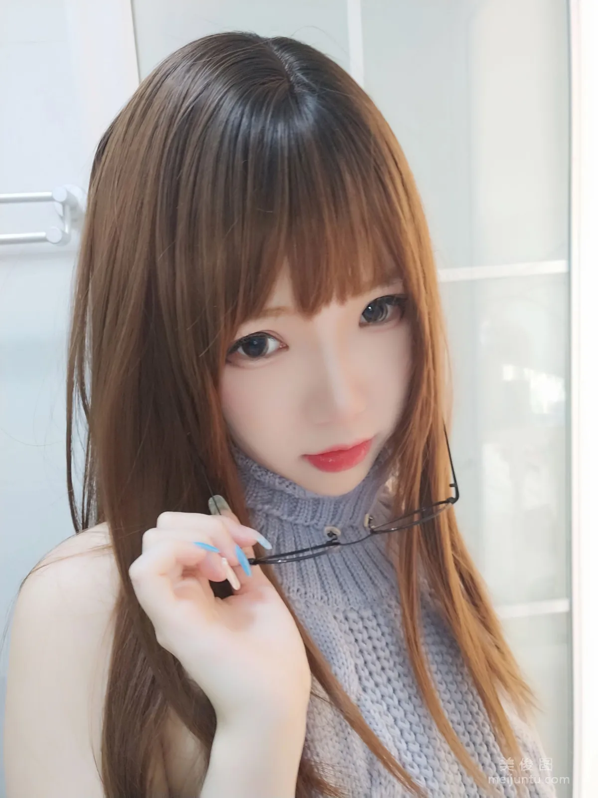 Anime Blogger Xueqing Astra - Black Stockings Backless Sweater photo 49