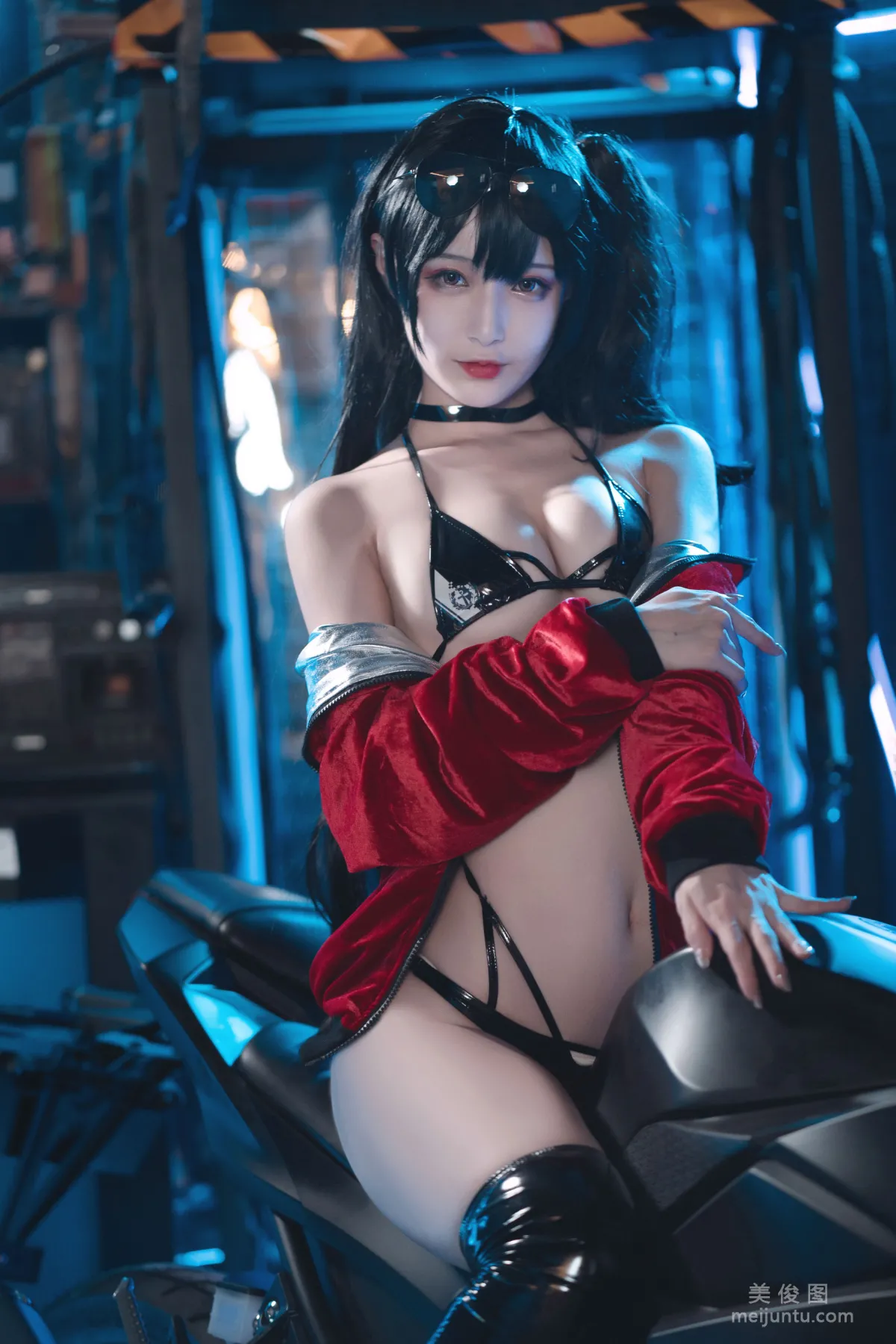 [COS Photos] Anime Blogger Tieban Shaogui Wu w - Taihou Motorcycle photo 5