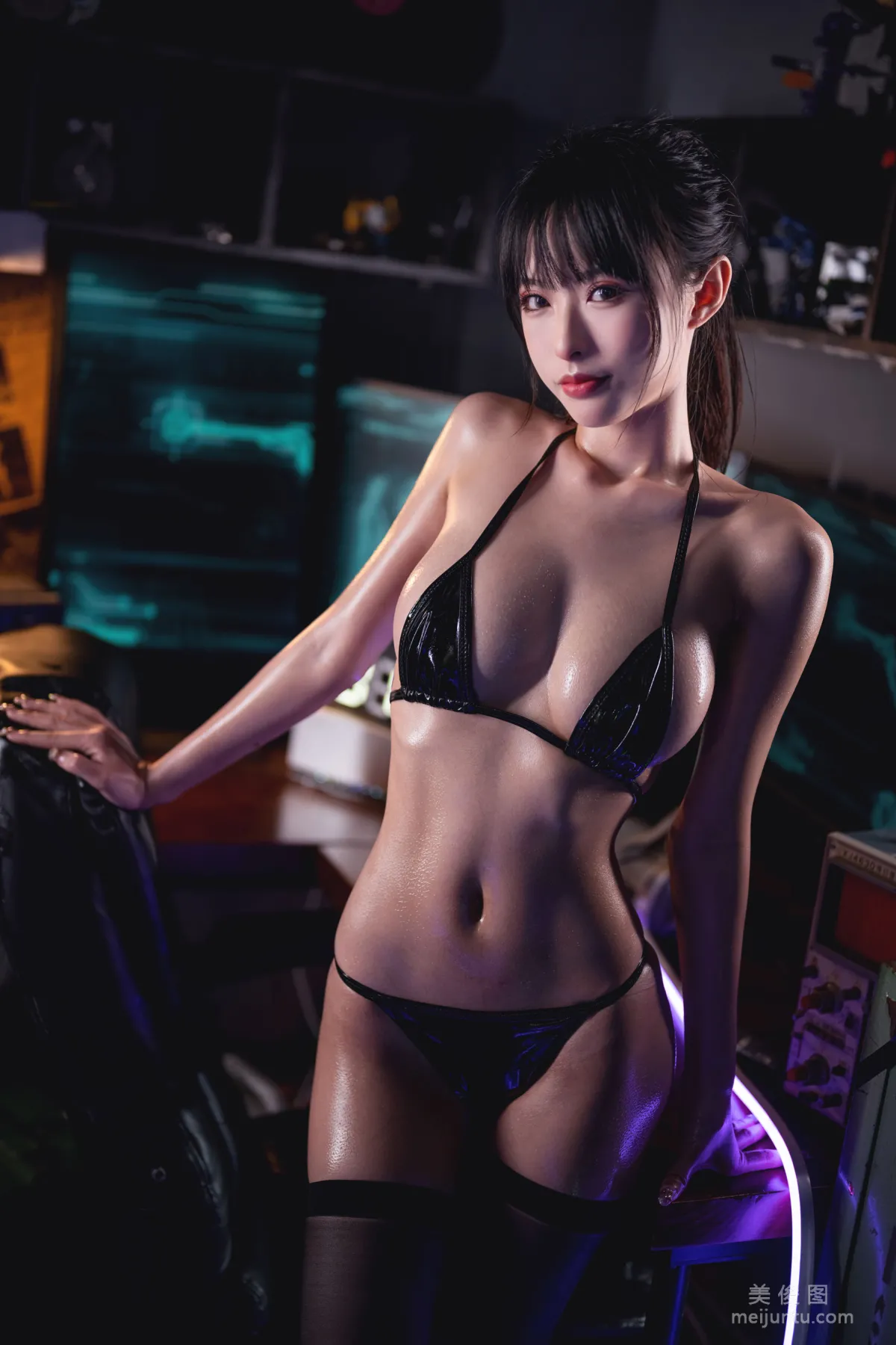 [COS] Beauty Qingshui Younai, Oiled Bikini photo 39