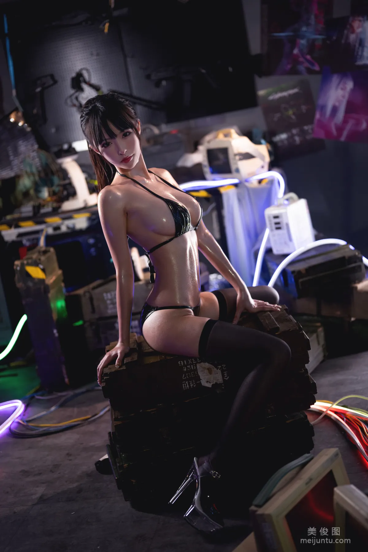 [COS] Beauty Qingshui Younai, Oiled Bikini photo 36