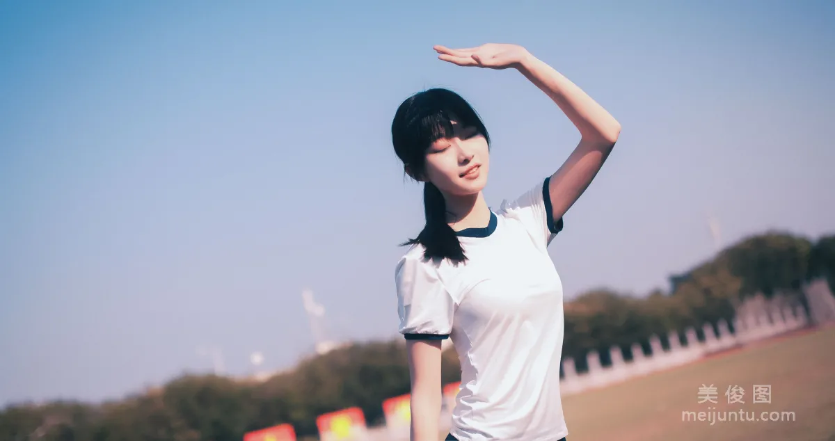[COS福利] 沧霁桔梗 - 黑丝体操服50