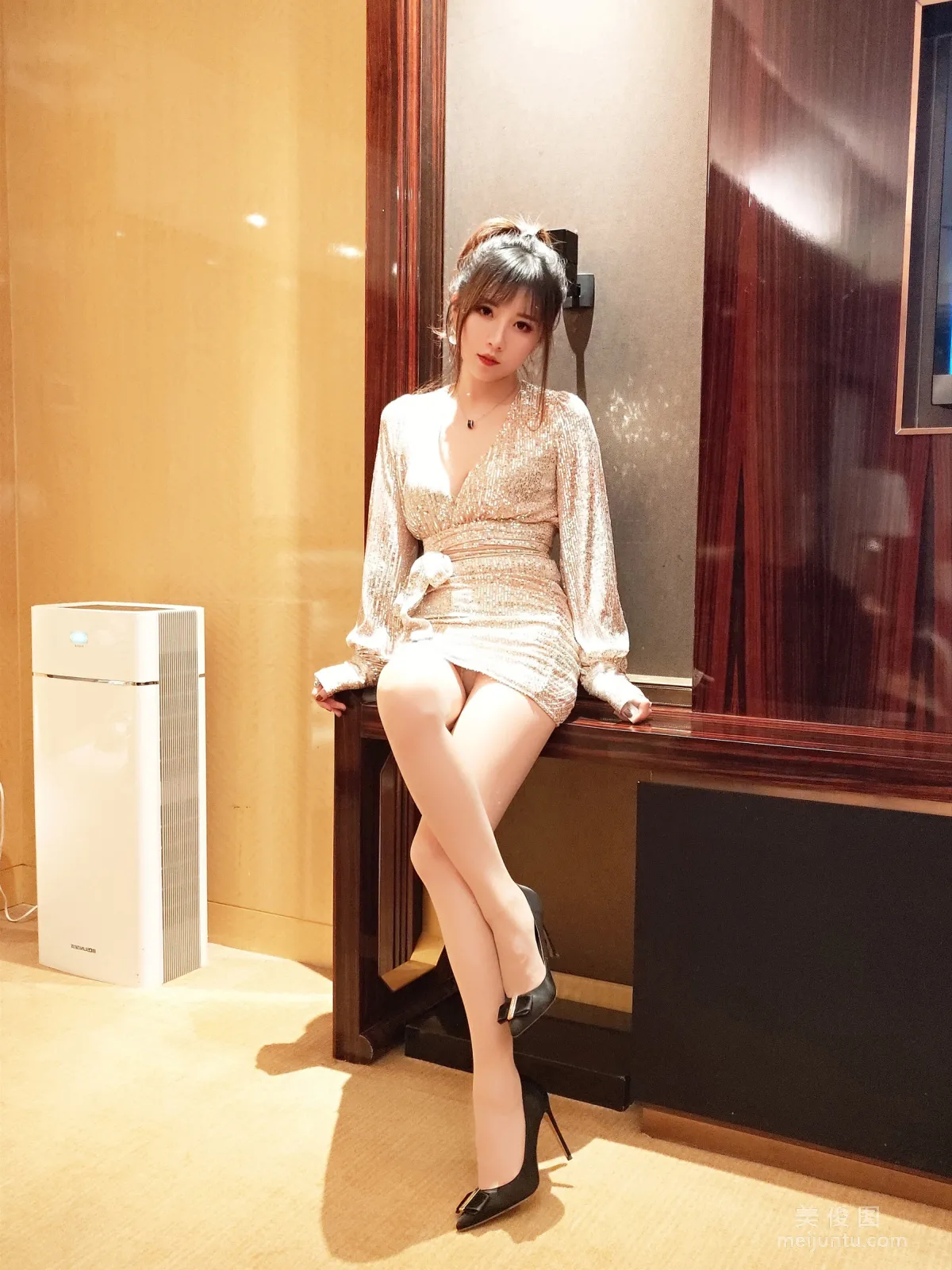 [Cosplay Photos] Xiaonv Wulu Na, Sequin Dress and Silk Stockings photo 21