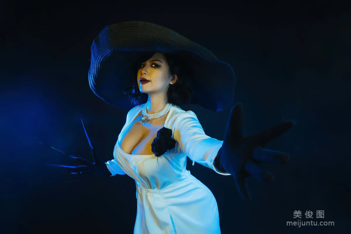 [Web Celebrity COSER Photo] Uy Uy - Lady Dimitrescu photo 5