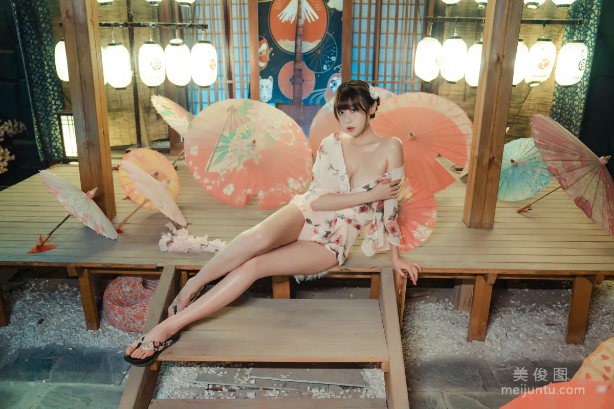 [Internet Celebrity COSER Photos] Cute Girl Nai Xijiang nice - Boss Lady 4.0 photo 2