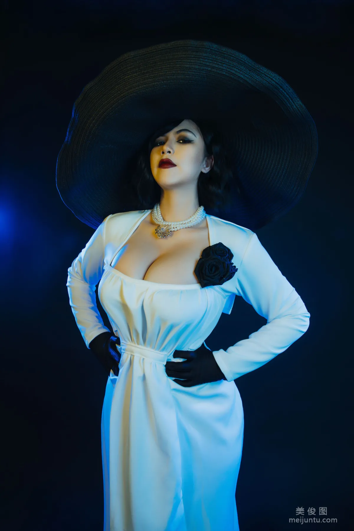 [网红COSER写真] Uy Uy - Lady Dimitrescu1