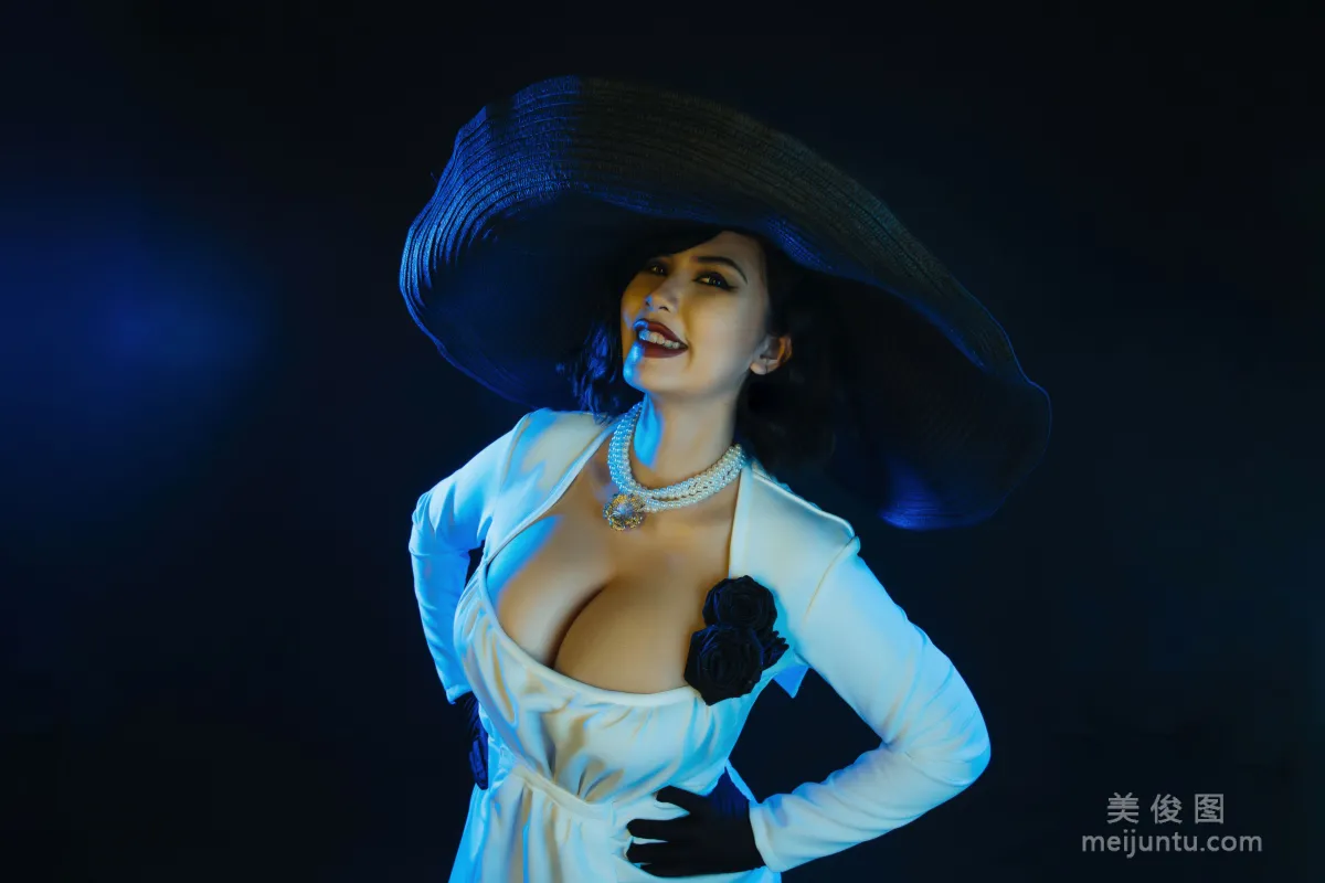 [Web Celebrity COSER Photo] Uy Uy - Lady Dimitrescu photo 4