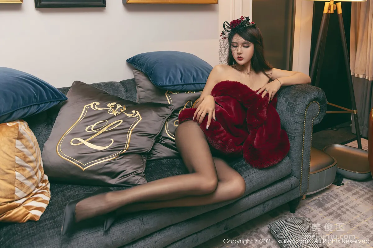 [秀人XiuRen] No.3548 Emily尹菲 - 一襲鮮豔猩紅服飾貴婦裝束 37