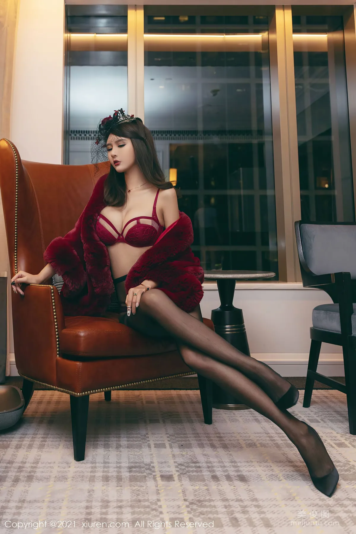 [秀人XiuRen] No.3548 Emily尹菲 - 一襲鮮豔猩紅服飾貴婦裝束 6