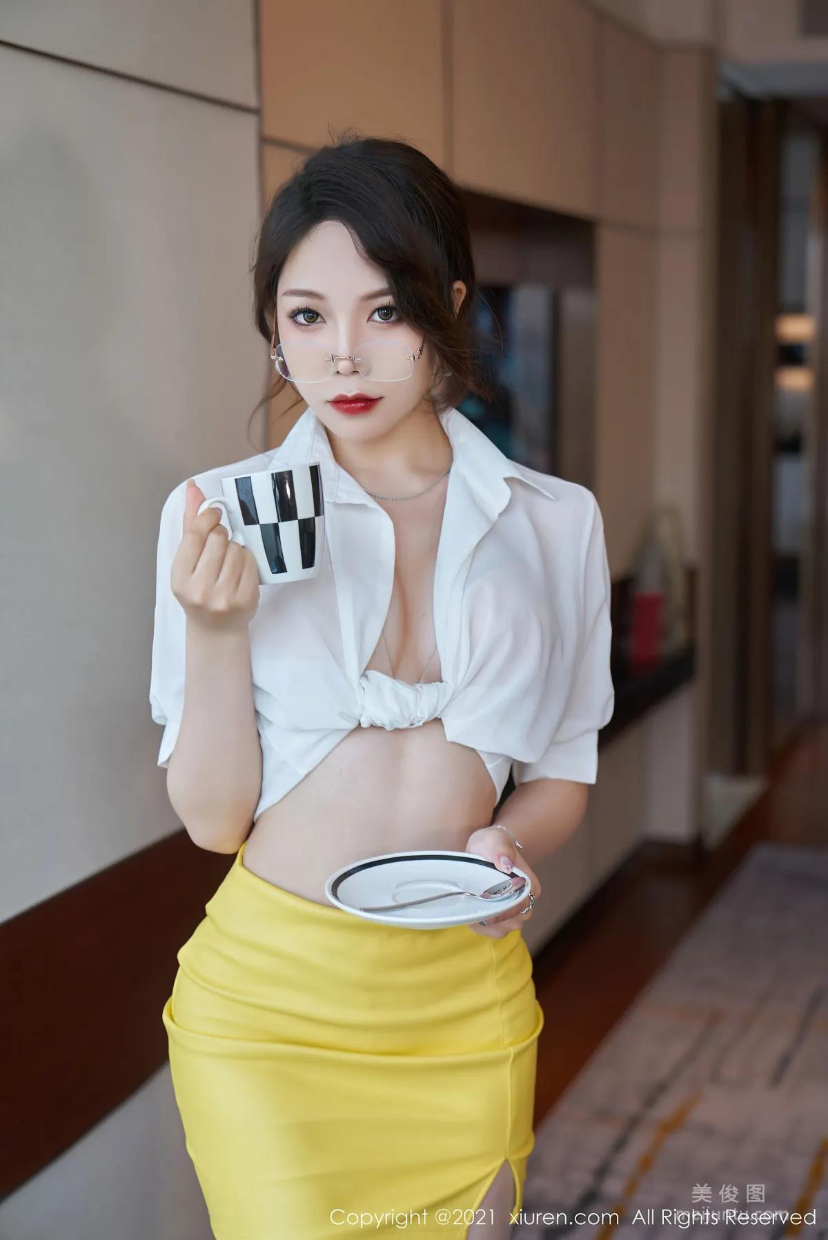 [XiuRen] No.3543 Zhizhi Booty - Classic Workplace Glasses OL photo 9