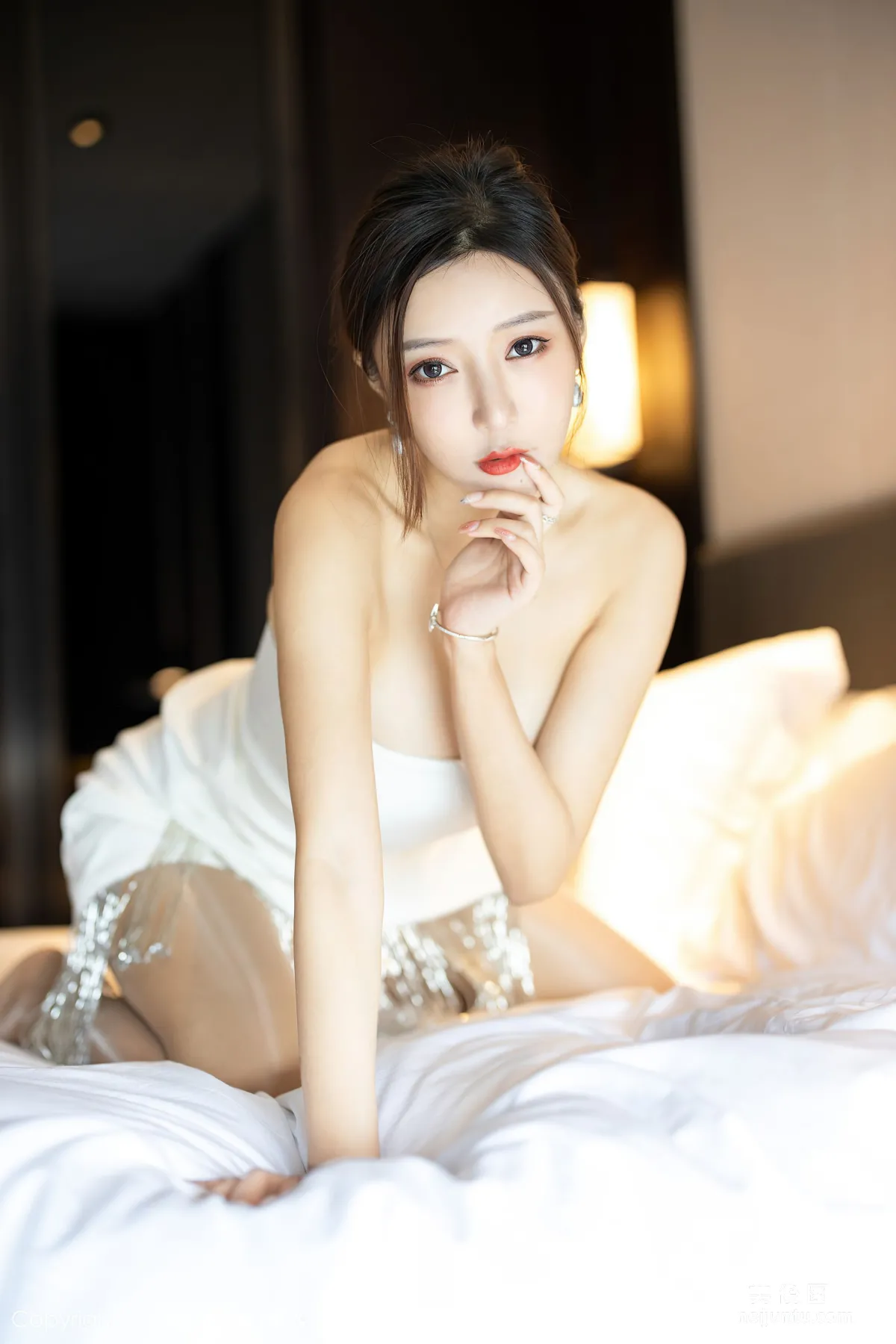 [MyGirl] Vol.541 Yanni Wang - Strapless Dress + Silk Legs photo 44