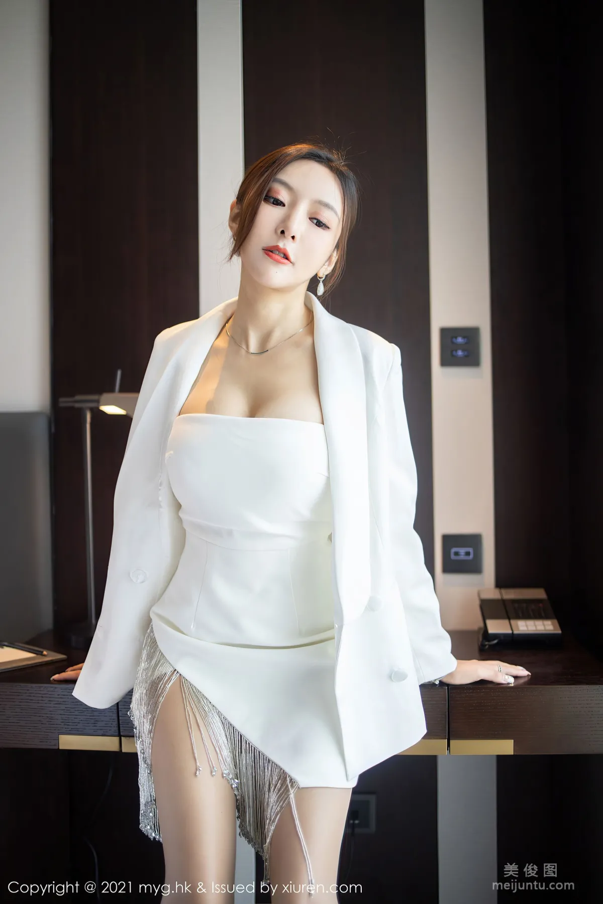 [MyGirl] Vol.541 Yanni Wang - Strapless Dress + Silk Legs photo 8