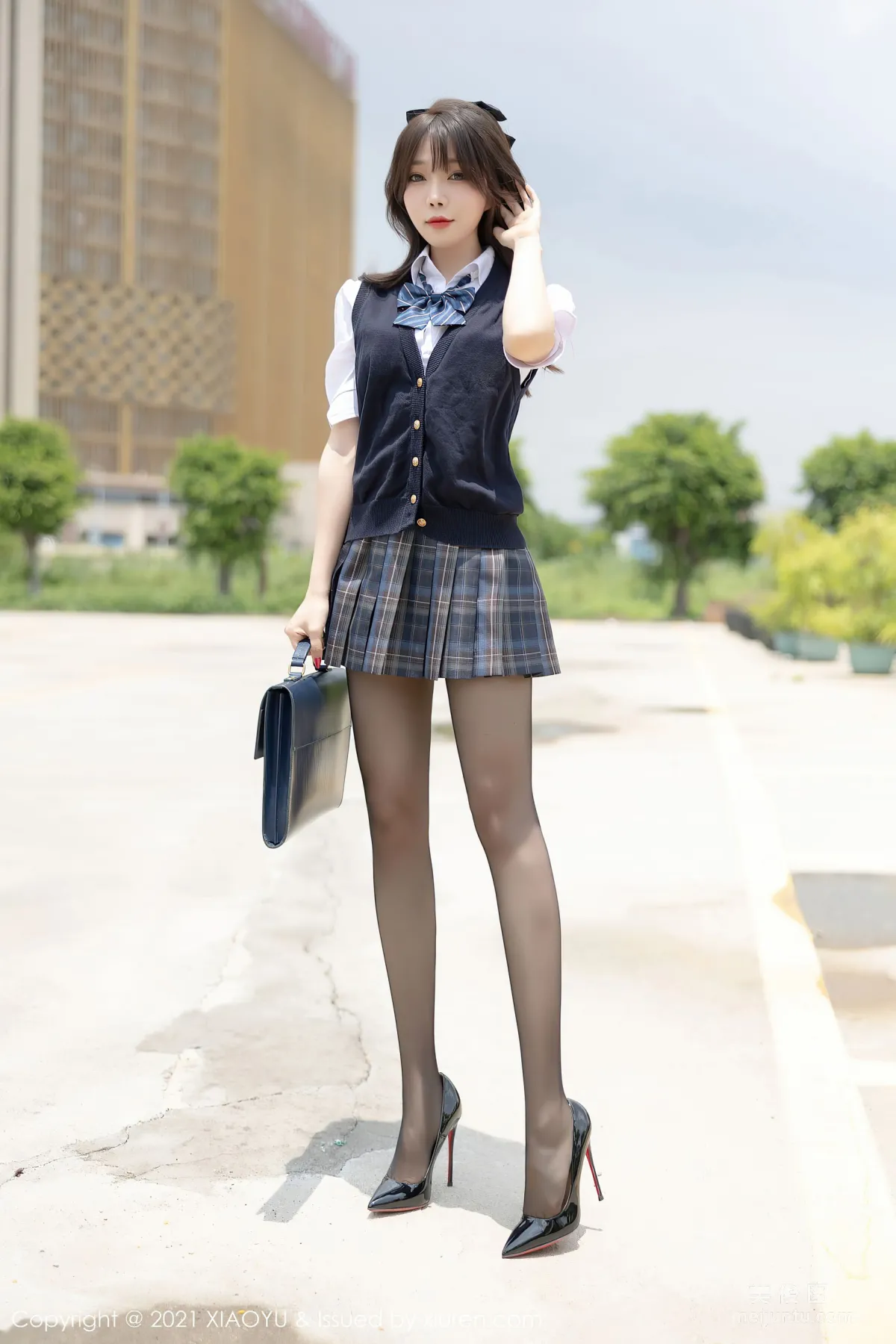 [XIAOYU] Vol.553 Zhizhi Booty - Outdoor Car Shoot Theme Series photo 1