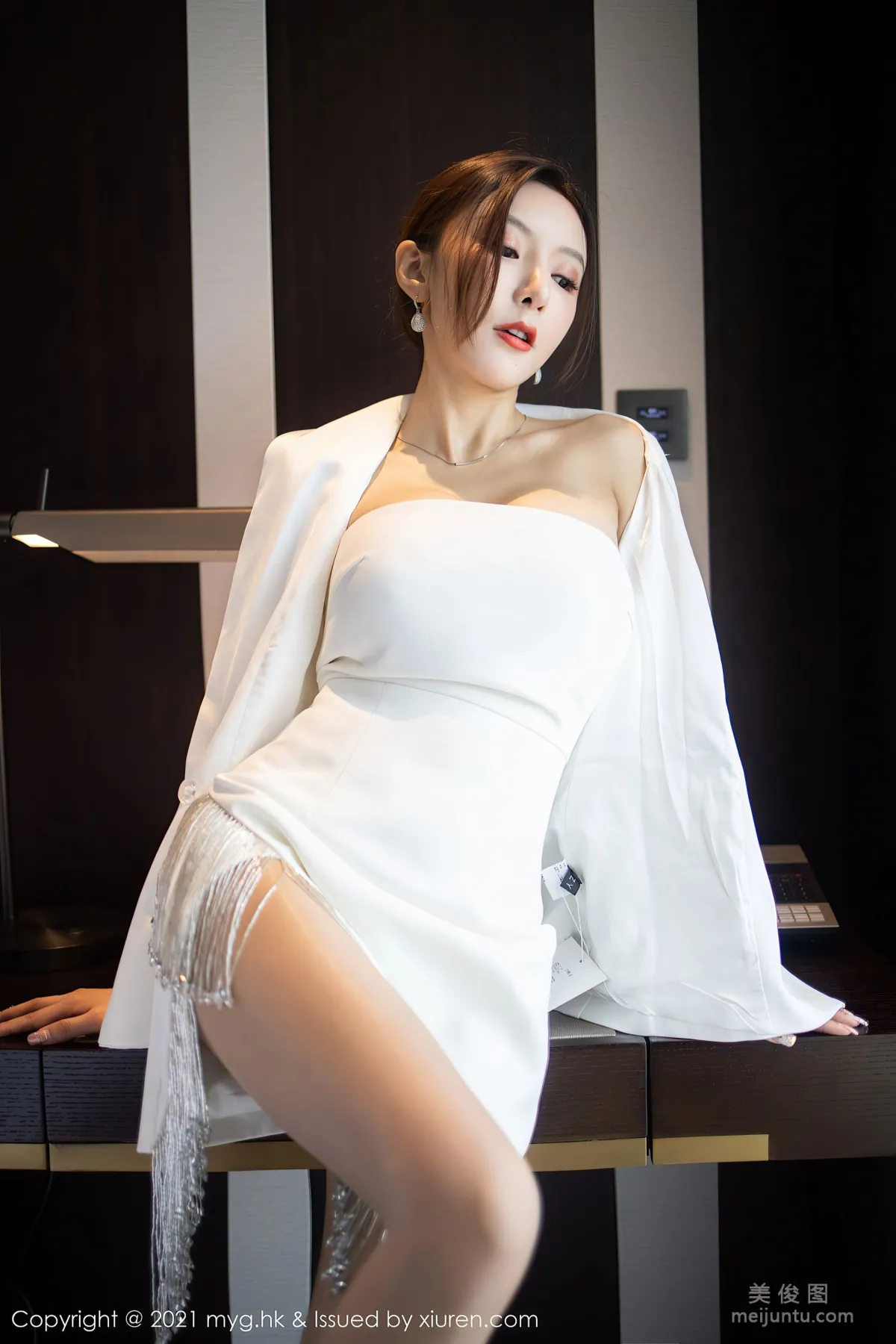 [MyGirl] Vol.541 Yanni Wang - Strapless Dress + Silk Legs photo 10