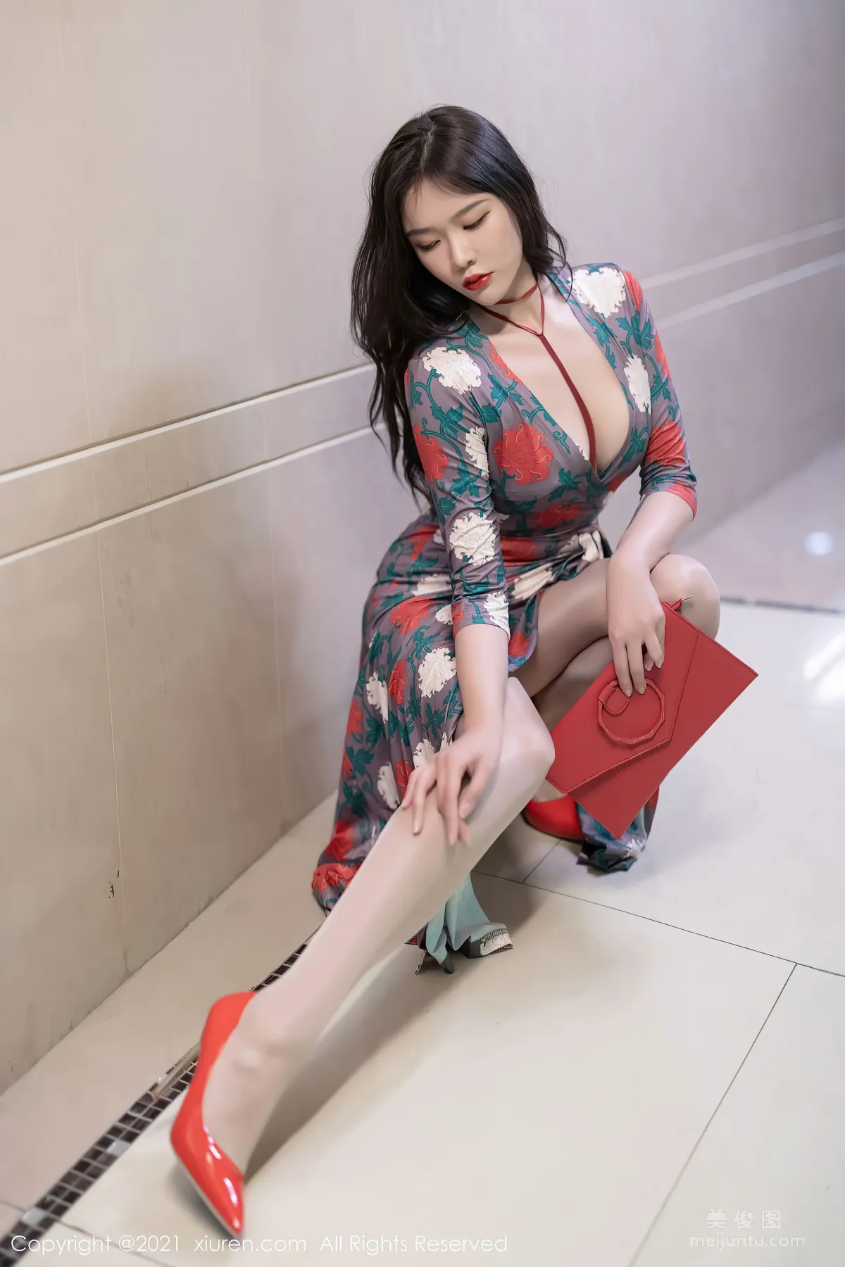 [秀人XiuRen] No.3562 娜比 - 華麗雍容的長裙之下 10