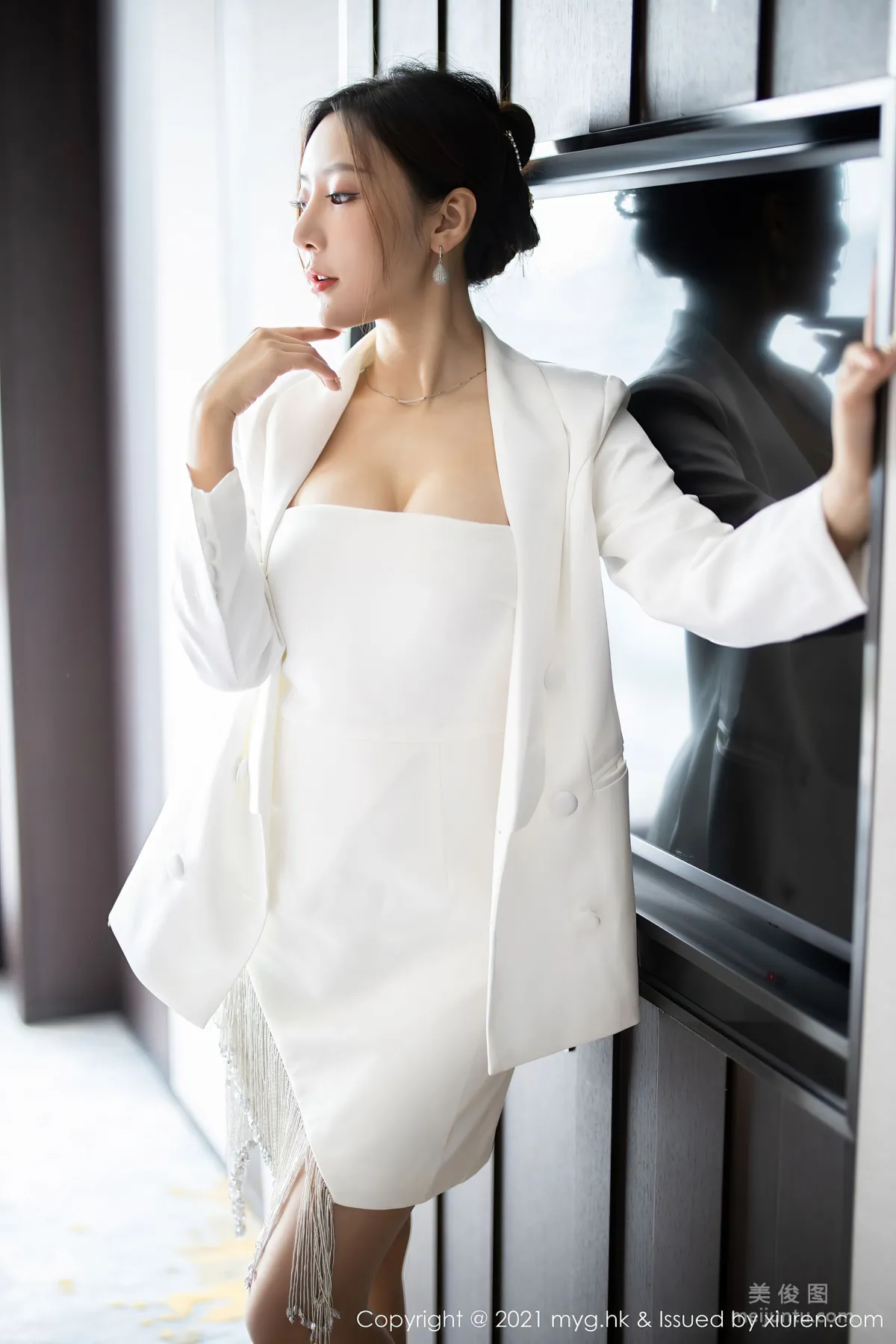 [MyGirl] Vol.541 Yanni Wang - Strapless Dress + Silk Legs photo 4