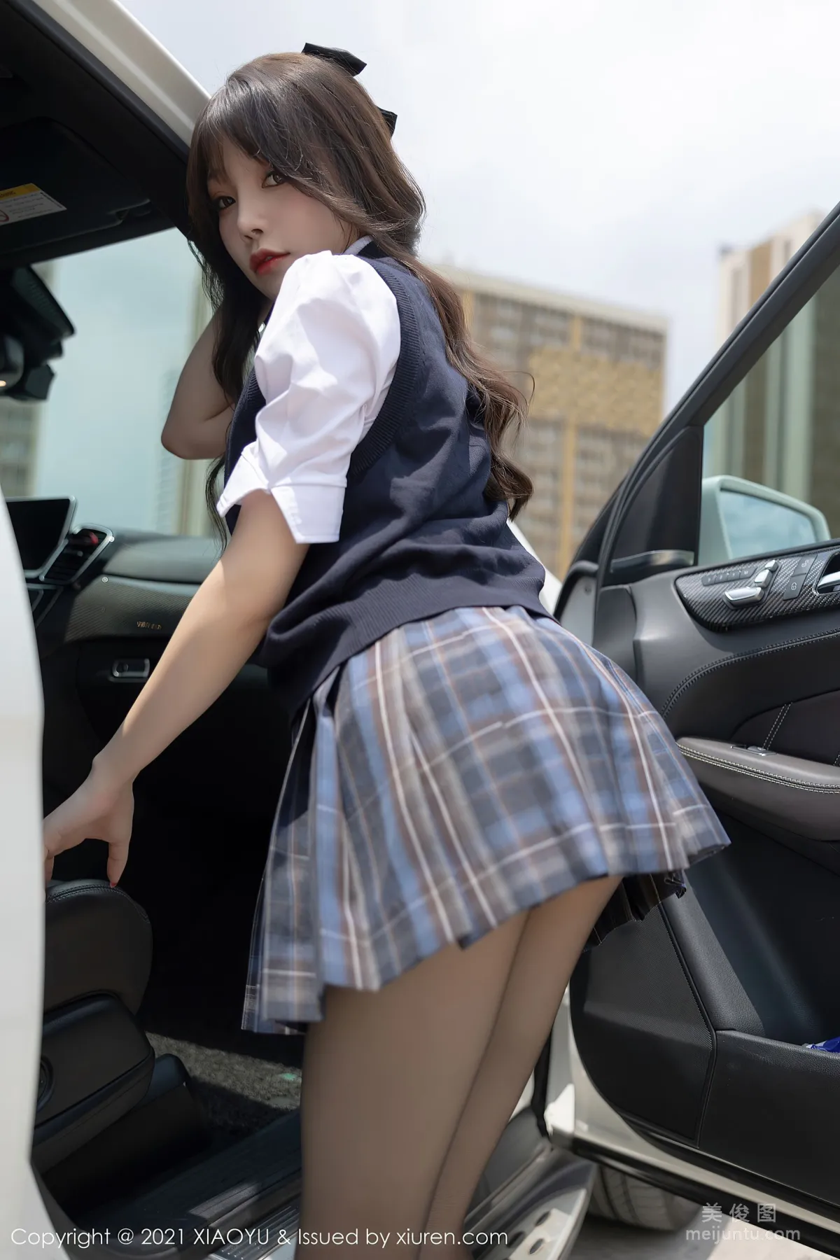 [XIAOYU] Vol.553 Zhizhi Booty - Outdoor Car Shoot Theme Series photo 11