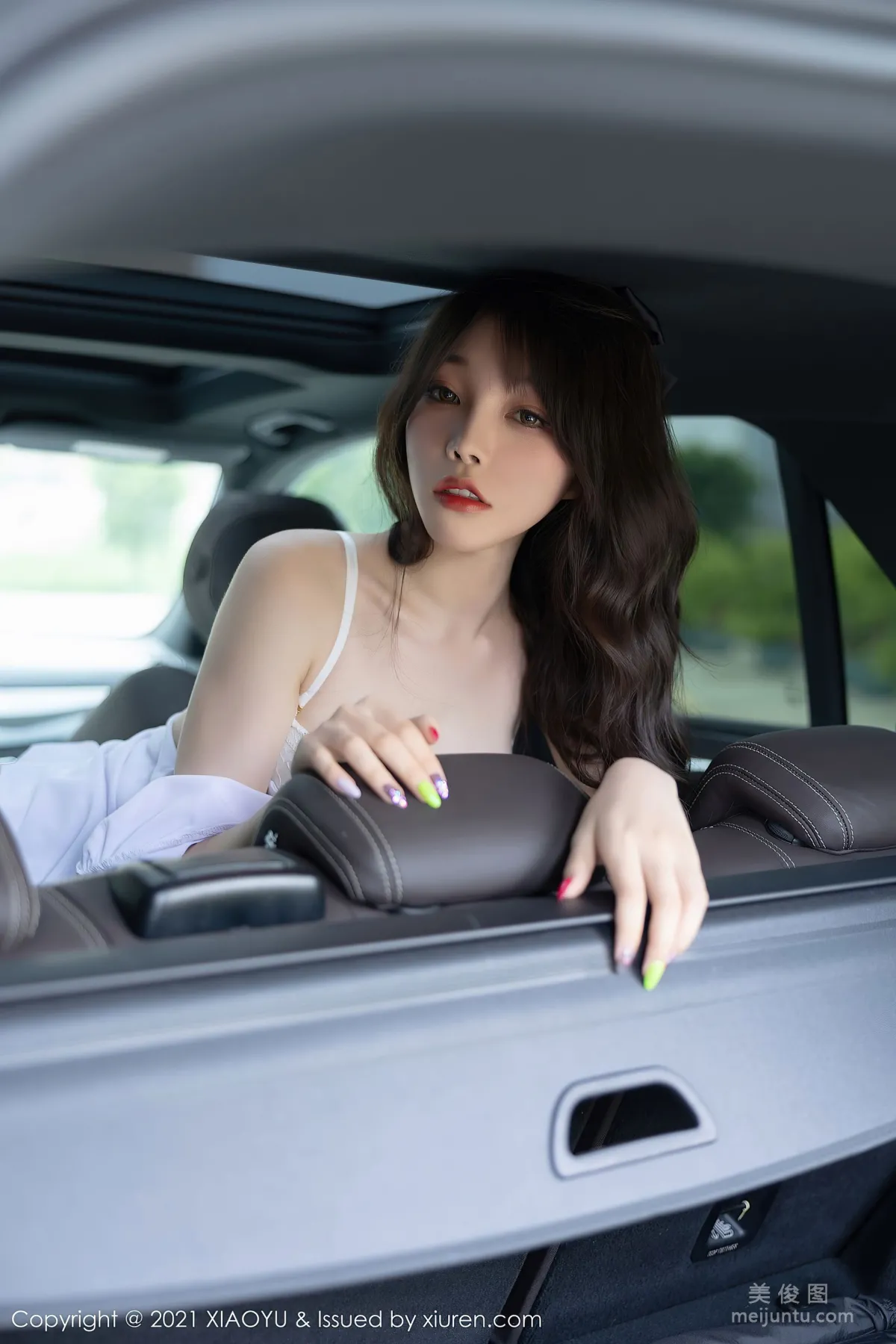 [XIAOYU] Vol.553 Zhizhi Booty - Outdoor Car Shoot Theme Series photo 64