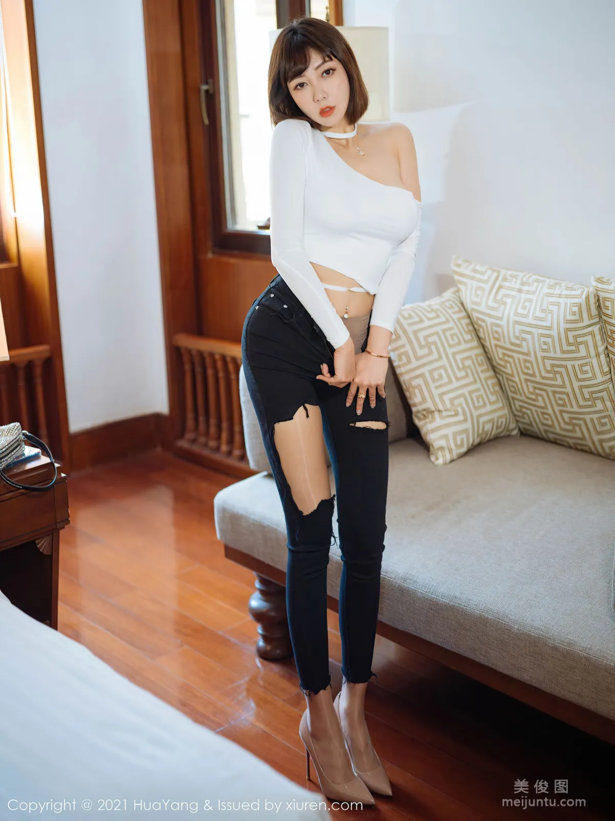 [HuaYang] Vol.414 Song Guoer Victoria, Ripped Jeans and Hazy Stockings photo 14