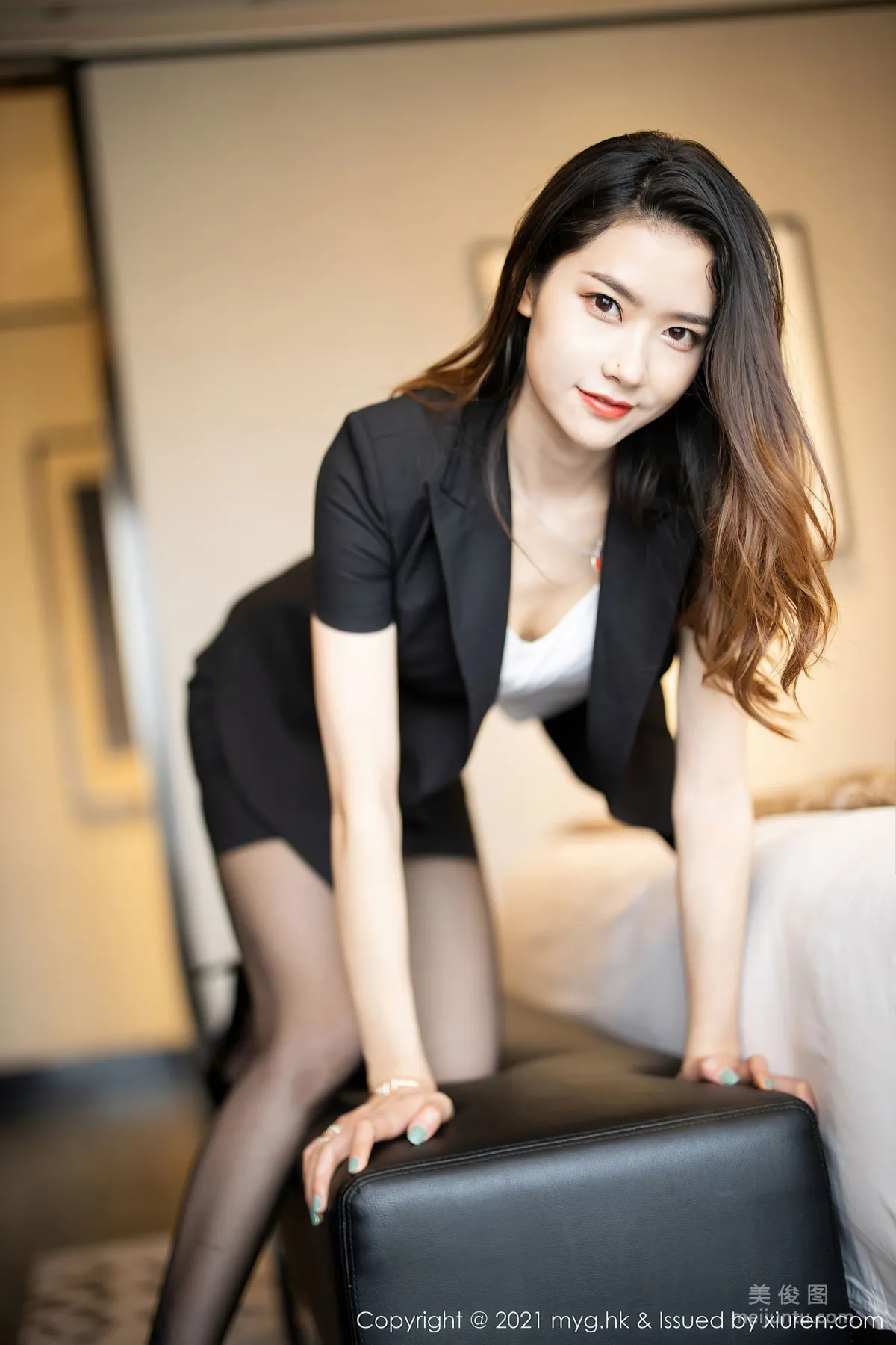 [美媛館MyGirl] Vol.542 方子萱 - 典雅多姿的黑絲職業裝 18