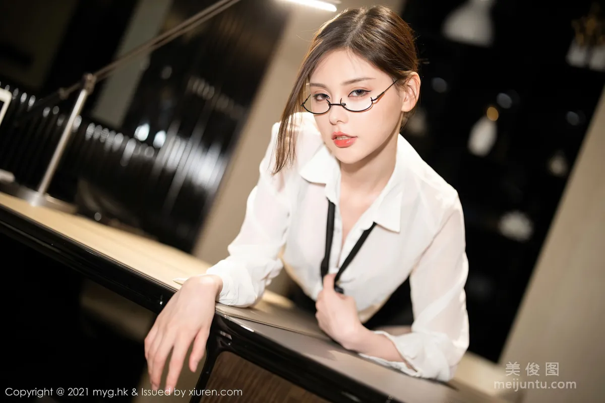 [美媛館MyGirl] Vol.547 小夕juju - 白襯衫、黑短裙的職場眼鏡OL系列 7