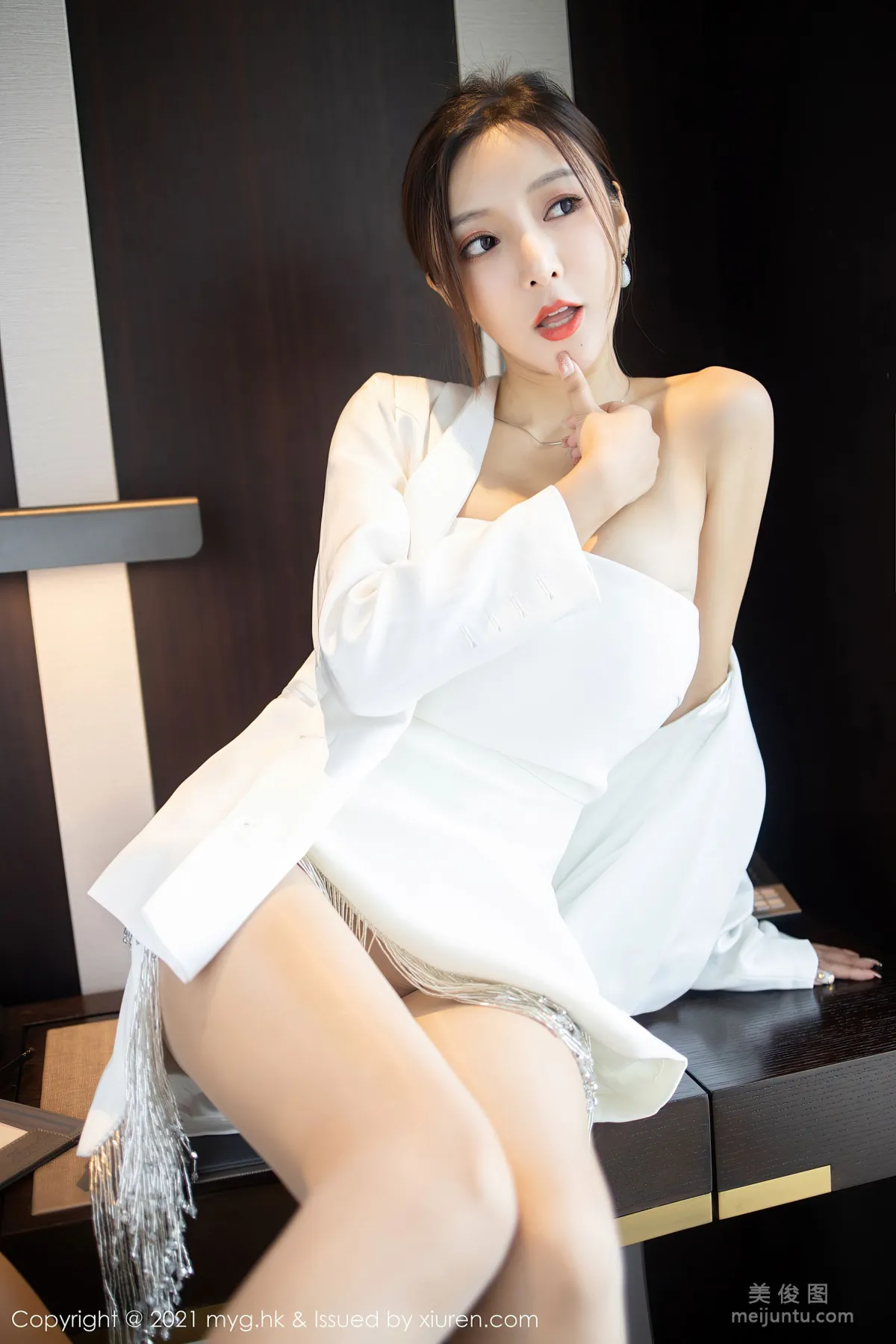 [MyGirl] Vol.541 Yanni Wang - Strapless Dress + Silk Legs photo 16