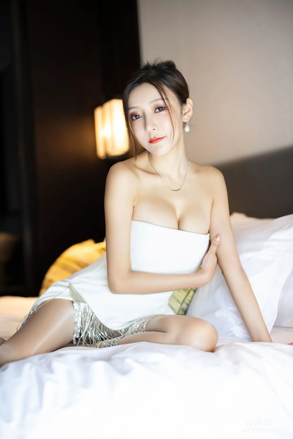 [MyGirl] Vol.541 Yanni Wang - Strapless Dress + Silk Legs photo 29