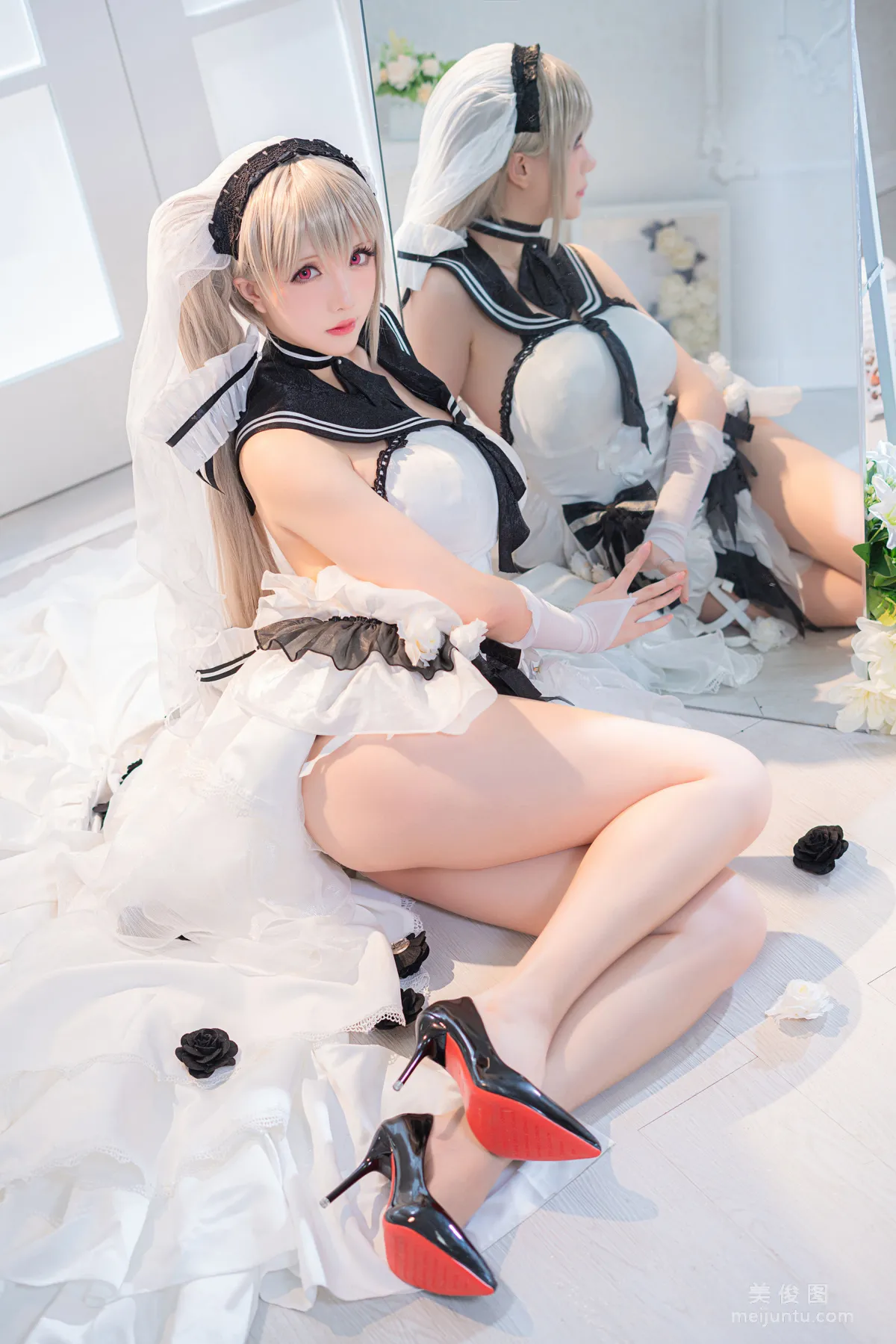 [Web Idols COSER Photo Set] Xingzhi Chichi - Pure White and Pitch Black《Formidable》 photo 12