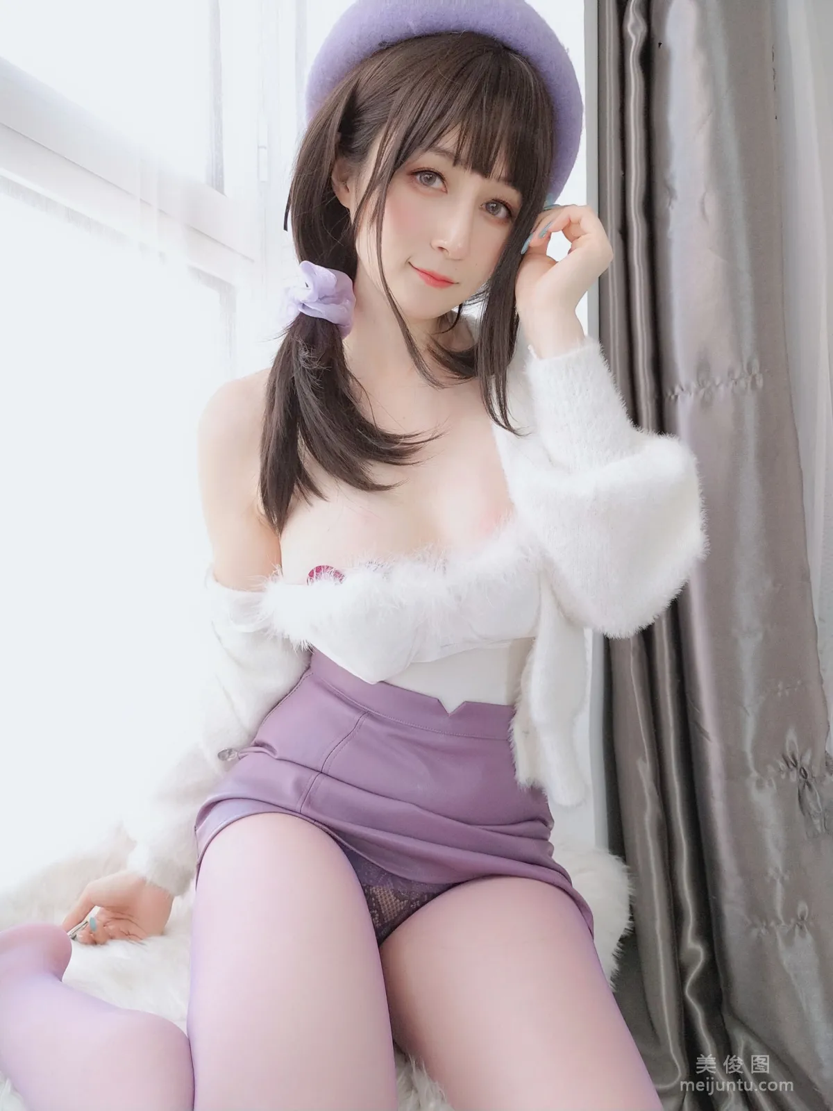 [网红COSER写真] 白银 - 人妻的仙女棒 套图52
