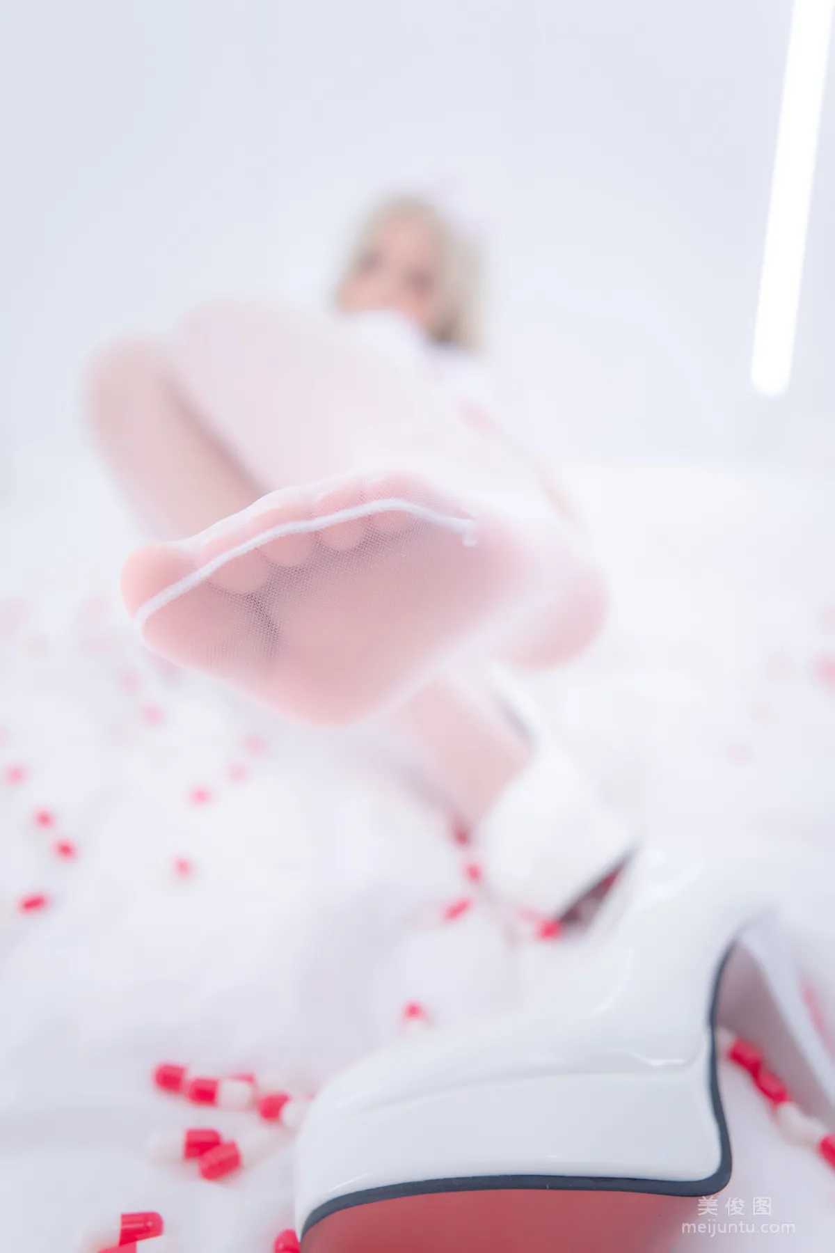 [網紅COSER] 蘿莉神楽闆真冬 之 心身バランス 寫真套圖 100