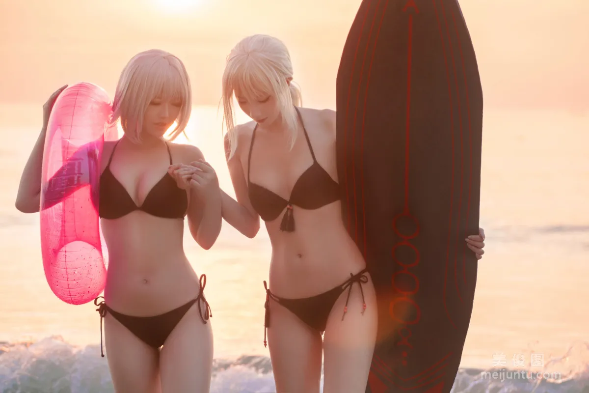 [網紅COSER] 半半子&amp;索索sophia - 海邊泳裝 9