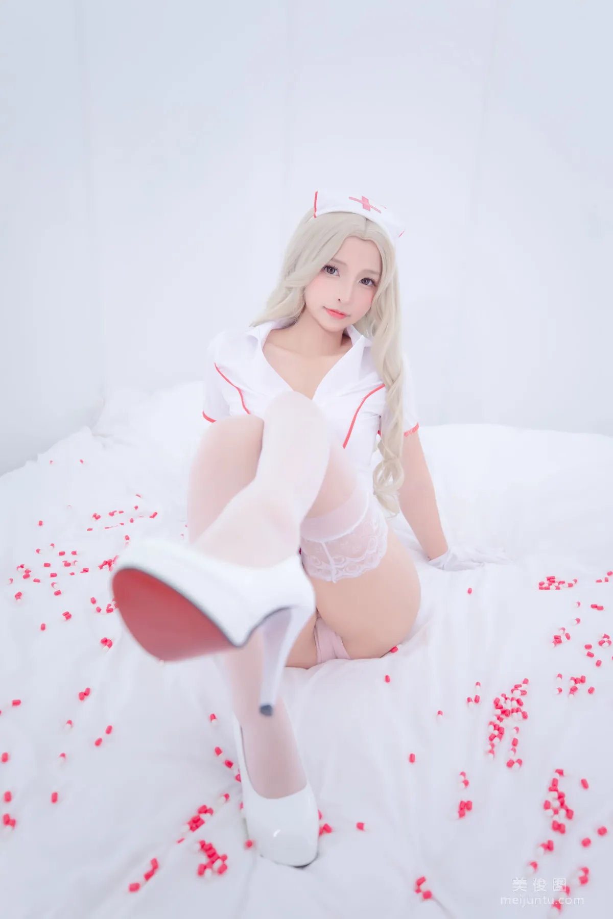 [網紅COSER] 蘿莉神楽闆真冬 之 心身バランス 寫真套圖 87
