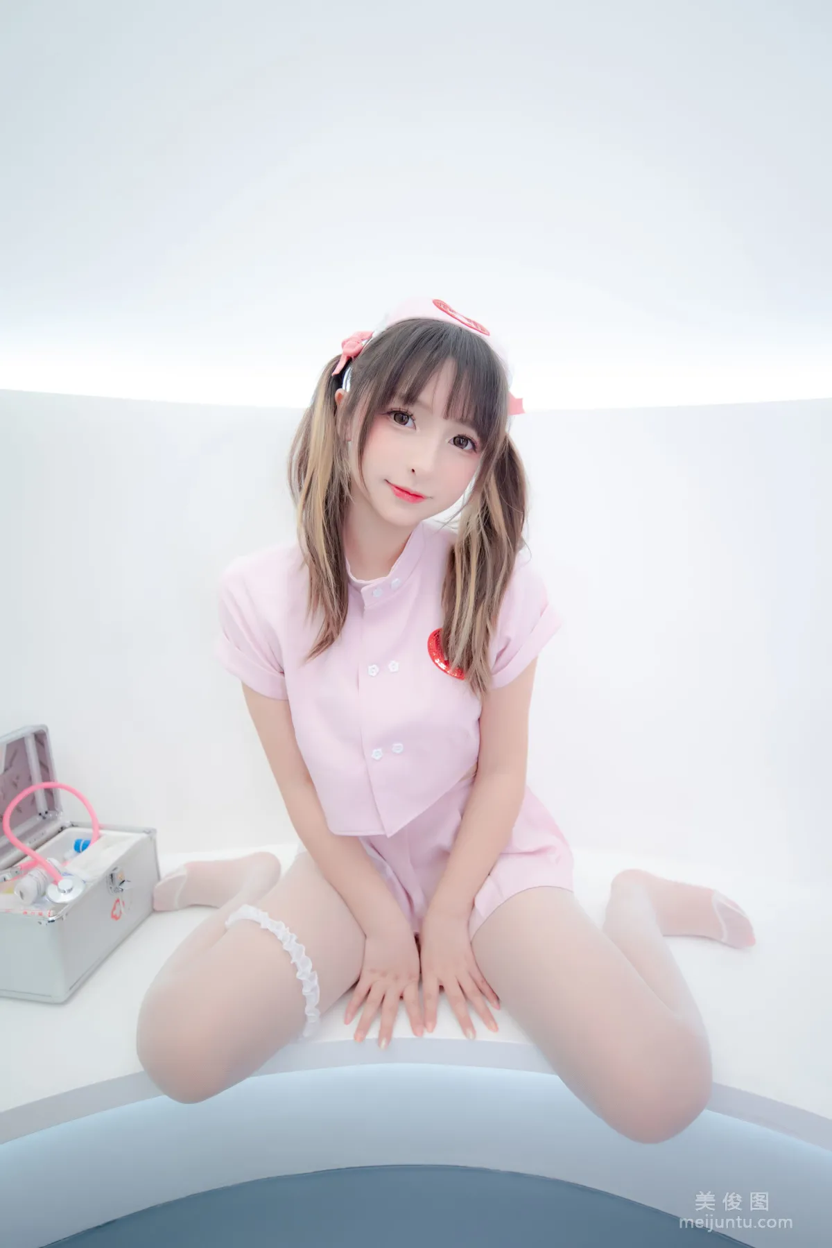 [網紅COSER] 蘿莉神楽闆真冬 之 心身バランス 寫真套圖 34