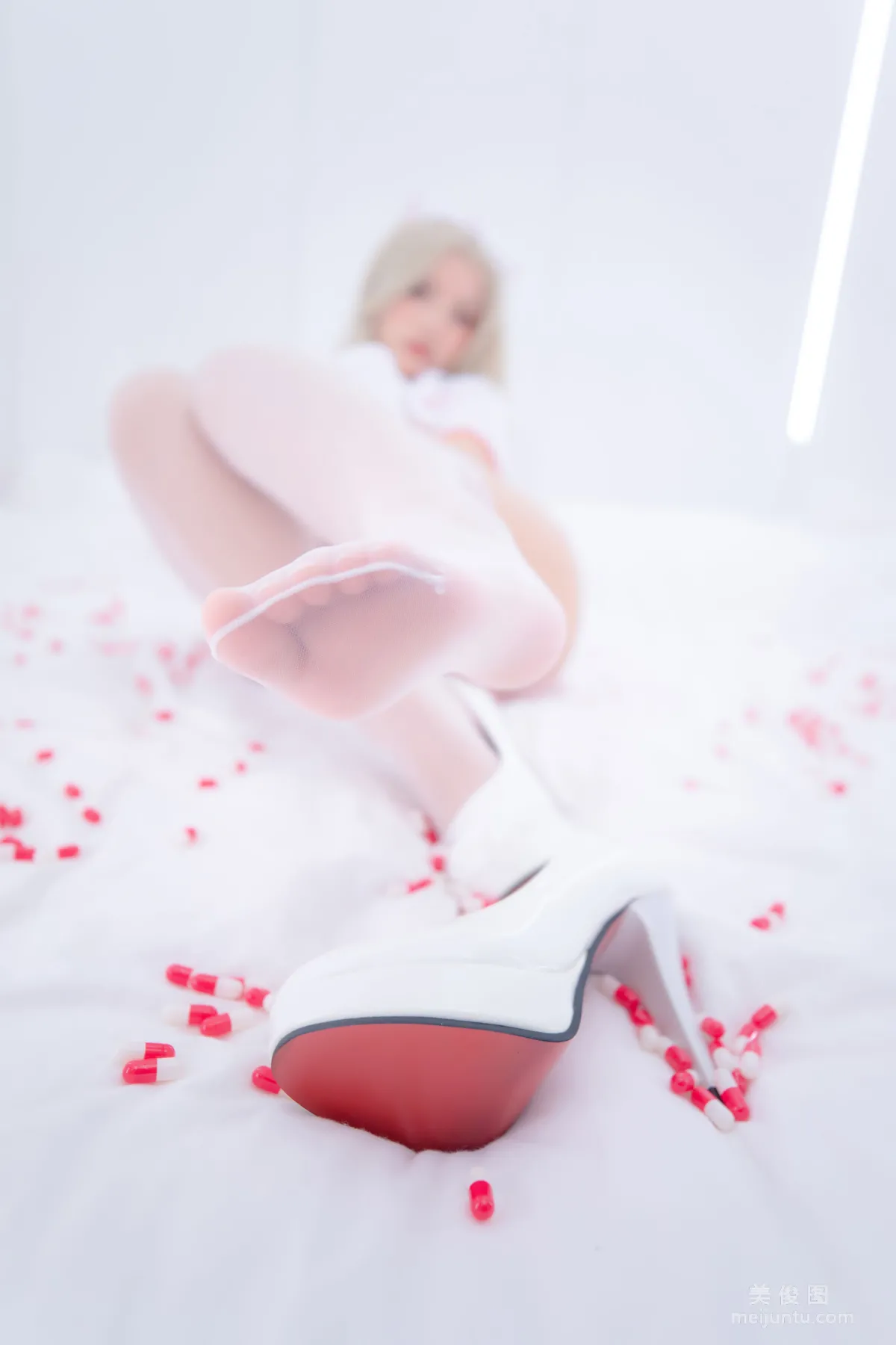 [網紅COSER] 蘿莉神楽闆真冬 之 心身バランス 寫真套圖 99