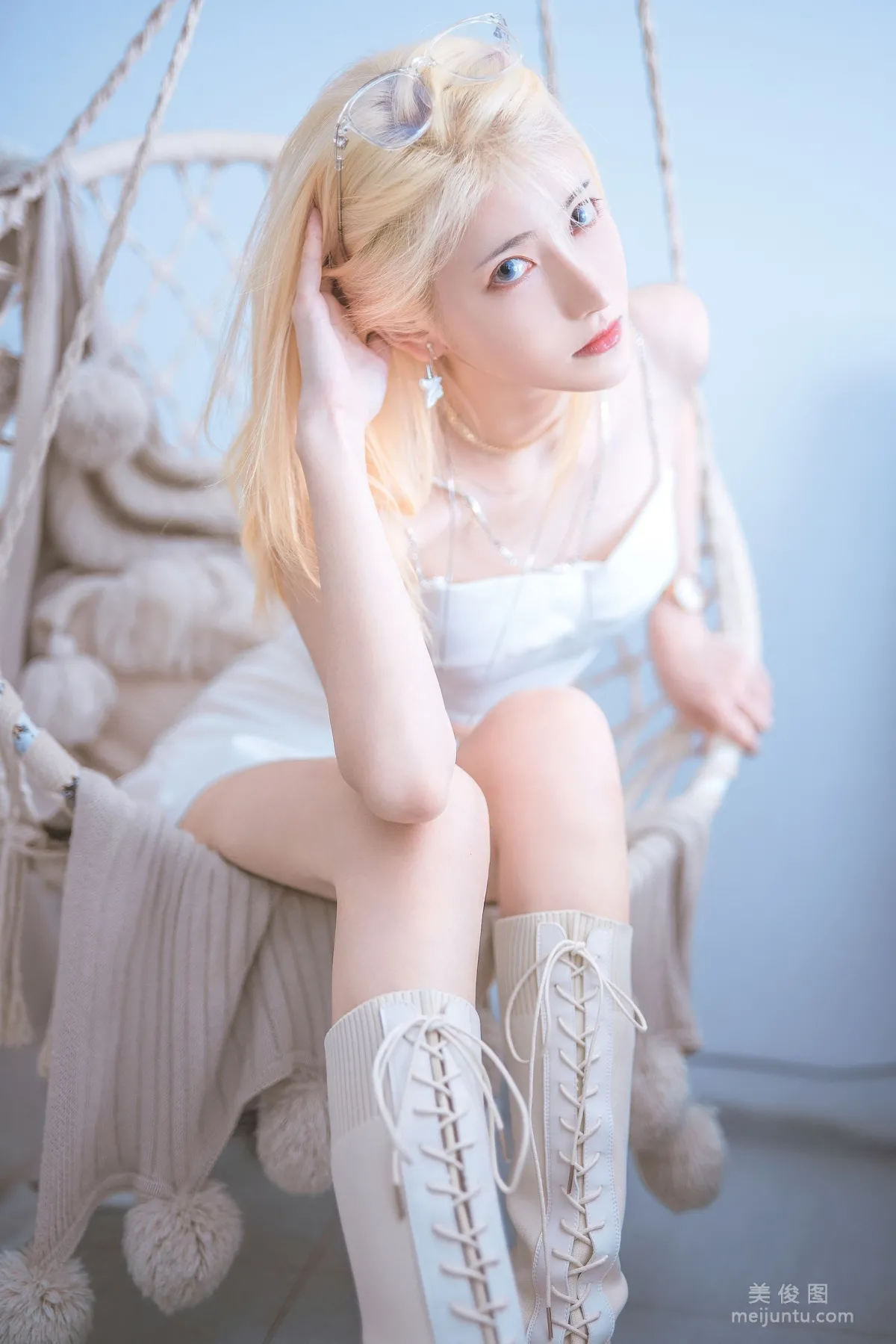 Nantao Momoko: Web Idols photo 3