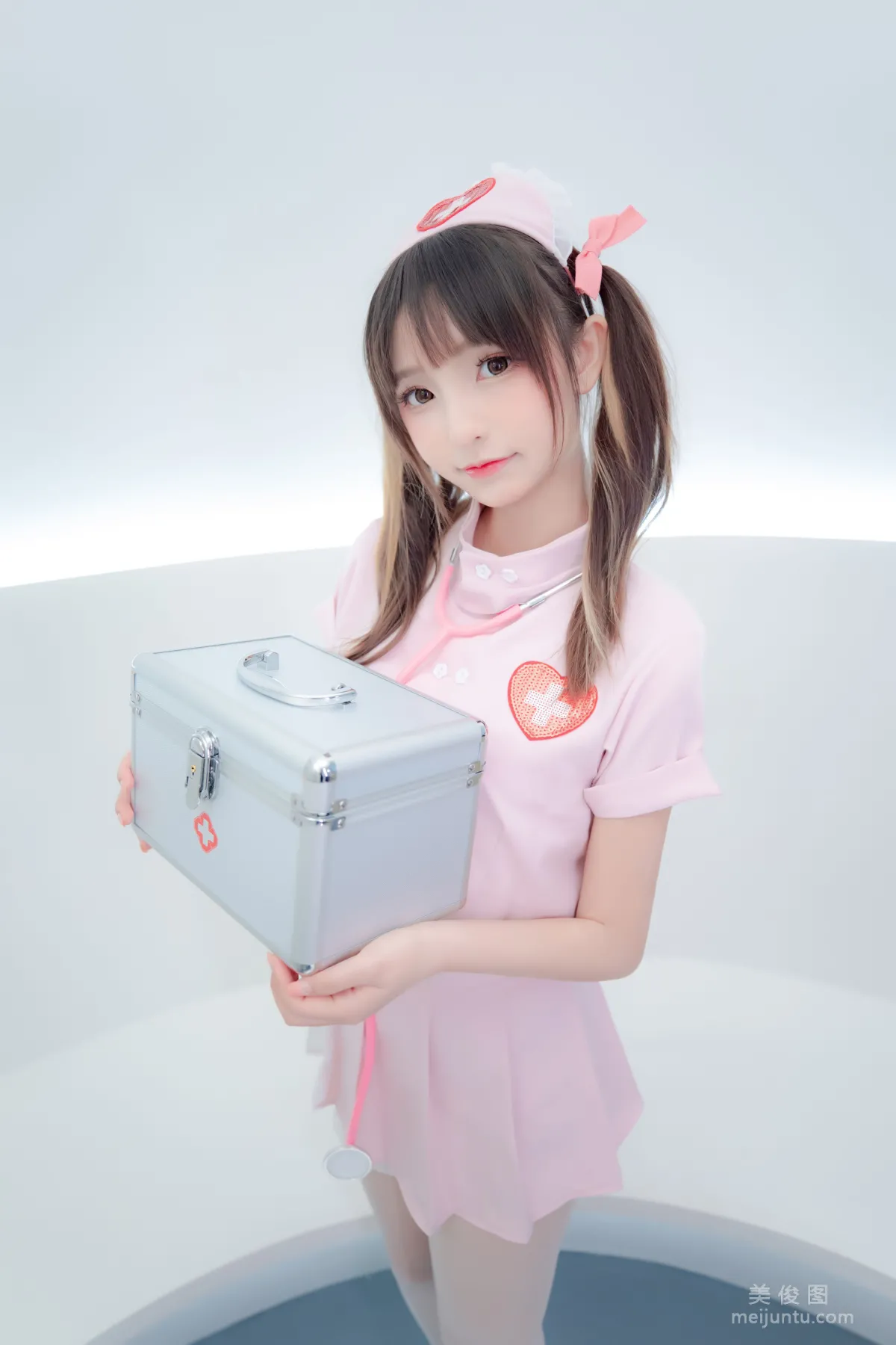 [網紅COSER] 蘿莉神楽闆真冬 之 心身バランス 寫真套圖 67