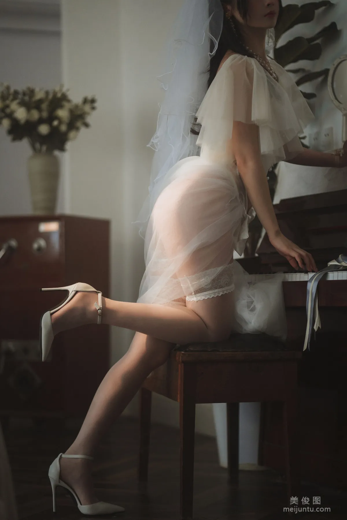 [Web Idol COSER Photos] rioko Liang Liangzi - Transparent Wedding Dress photo 5