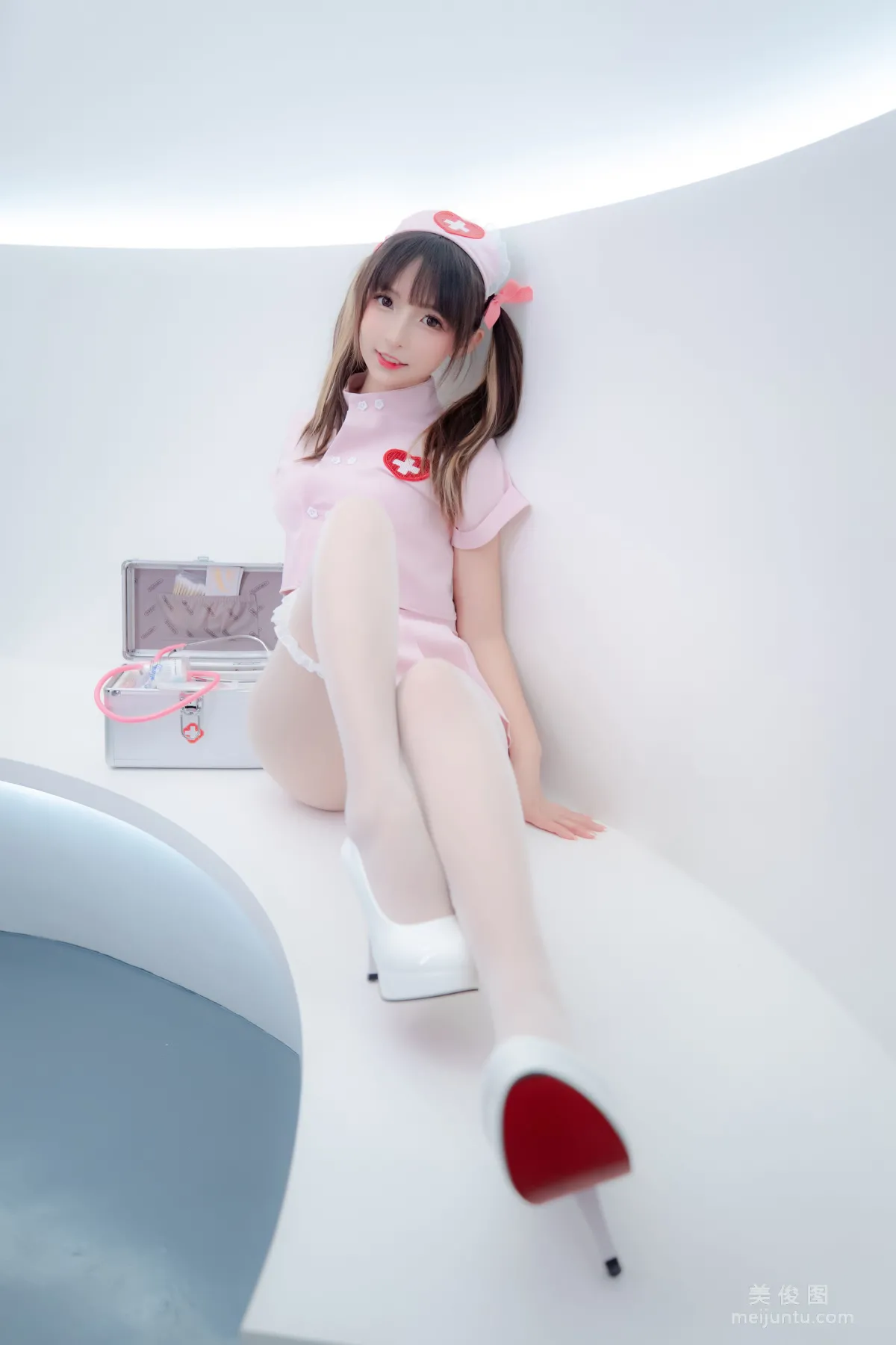 [網紅COSER] 蘿莉神楽闆真冬 之 心身バランス 寫真套圖 5