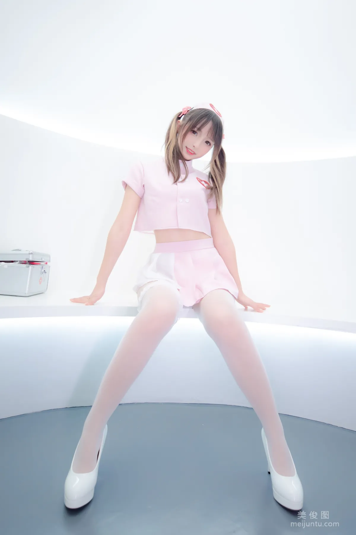 [網紅COSER] 蘿莉神楽闆真冬 之 心身バランス 寫真套圖 64