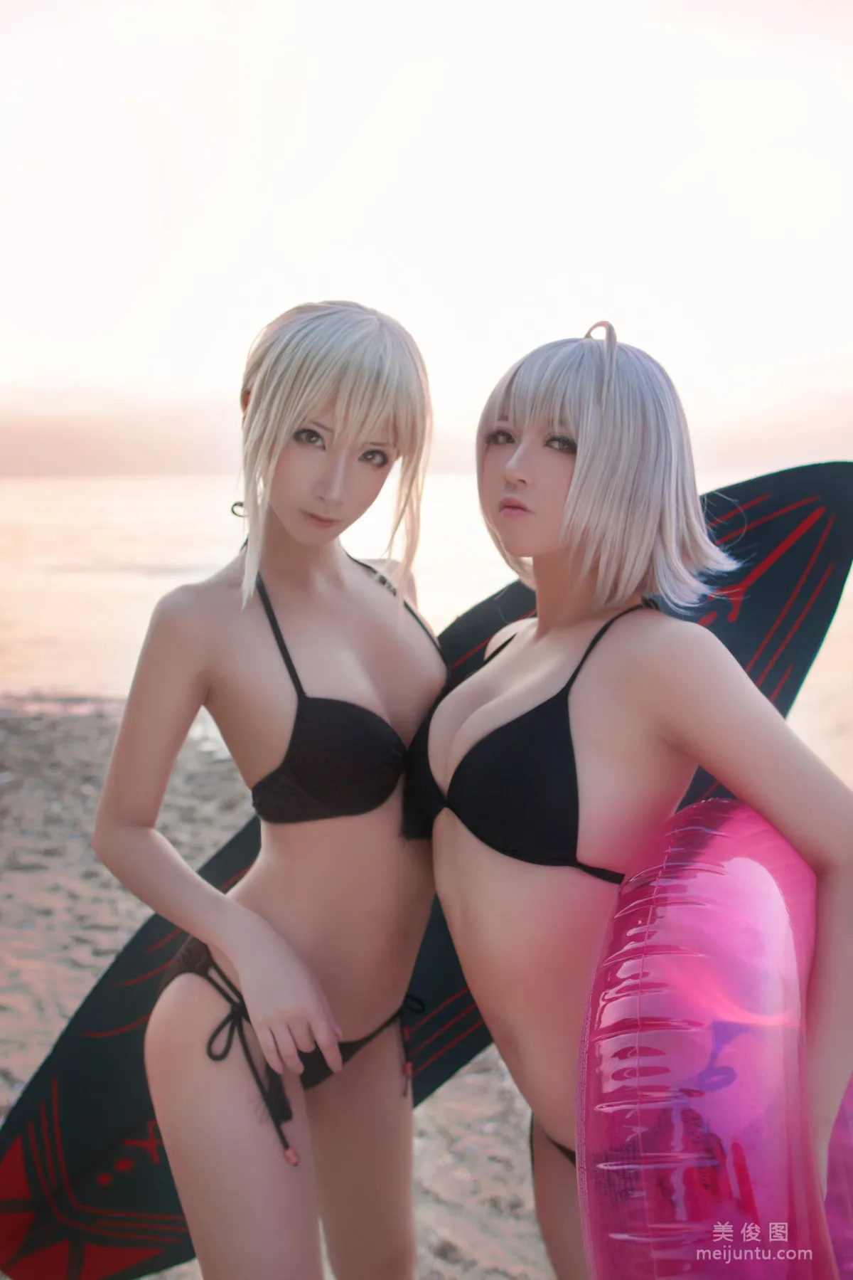 [網紅COSER] 半半子&amp;索索sophia - 海邊泳裝 2