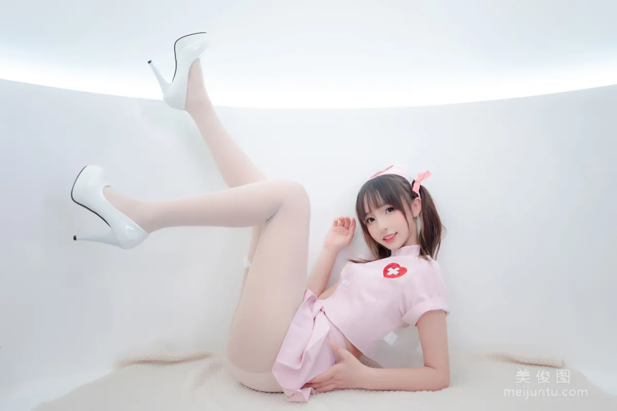 [網紅COSER] 蘿莉神楽闆真冬 之 心身バランス 寫真套圖 63