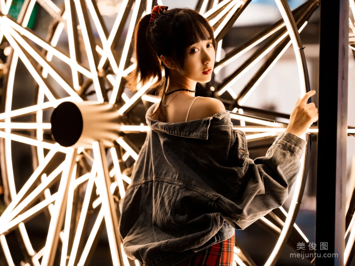 [Web Idols COSER] Young Lady Mu Mianmian OwO - Urban Night Love Photo Set photo 5