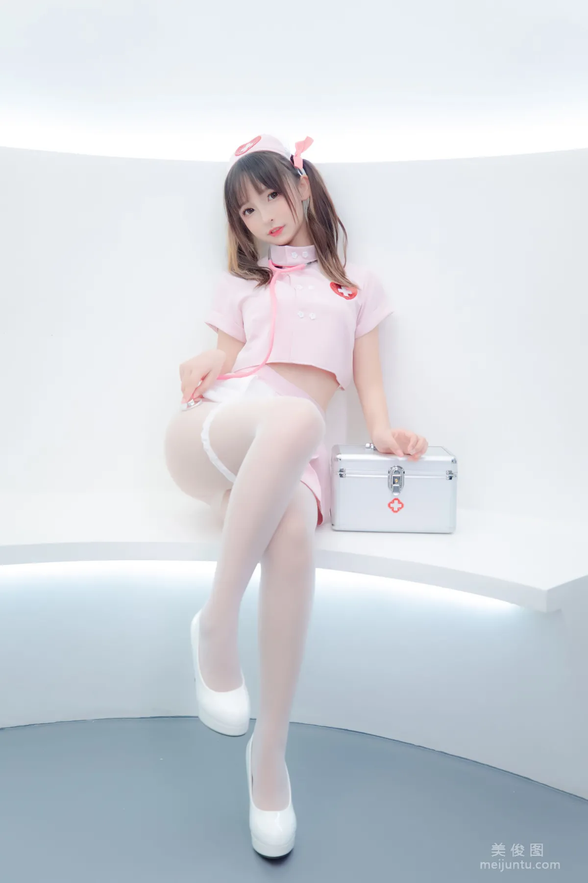 [網紅COSER] 蘿莉神楽闆真冬 之 心身バランス 寫真套圖 72
