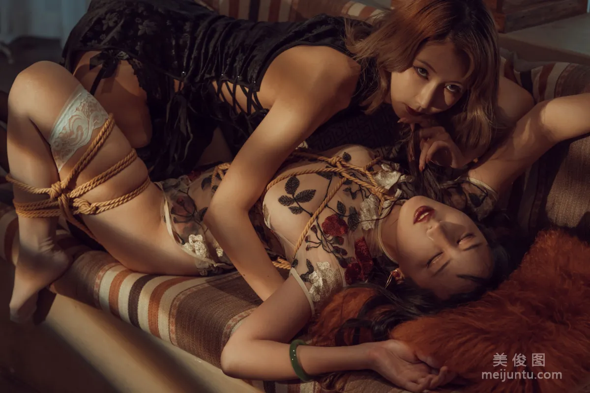 [网红COSER] 云溪溪 - 捆绑旗袍百合  写真套图27