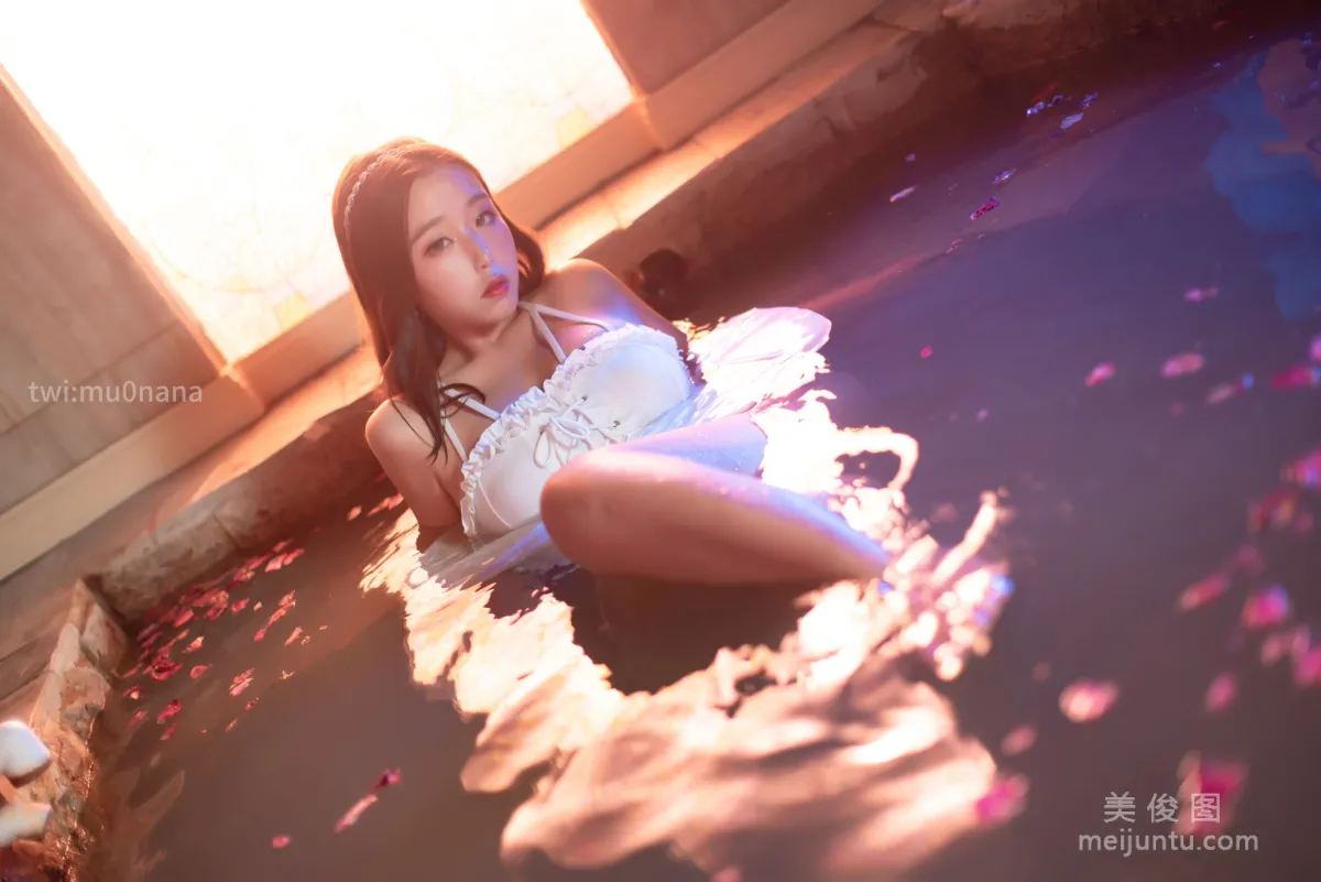[网红COSER] 动漫博主穆零Mu0 - 温泉 倒影50