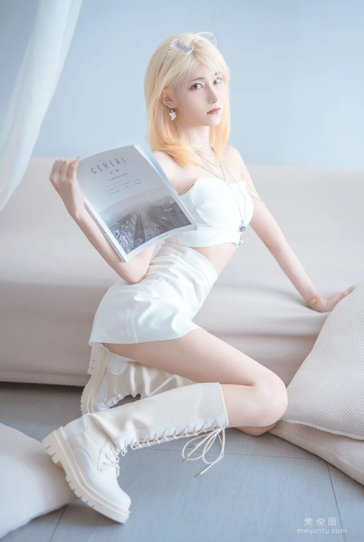 [网红COSER写真] 动漫博主南桃Momoko - 白色制服1