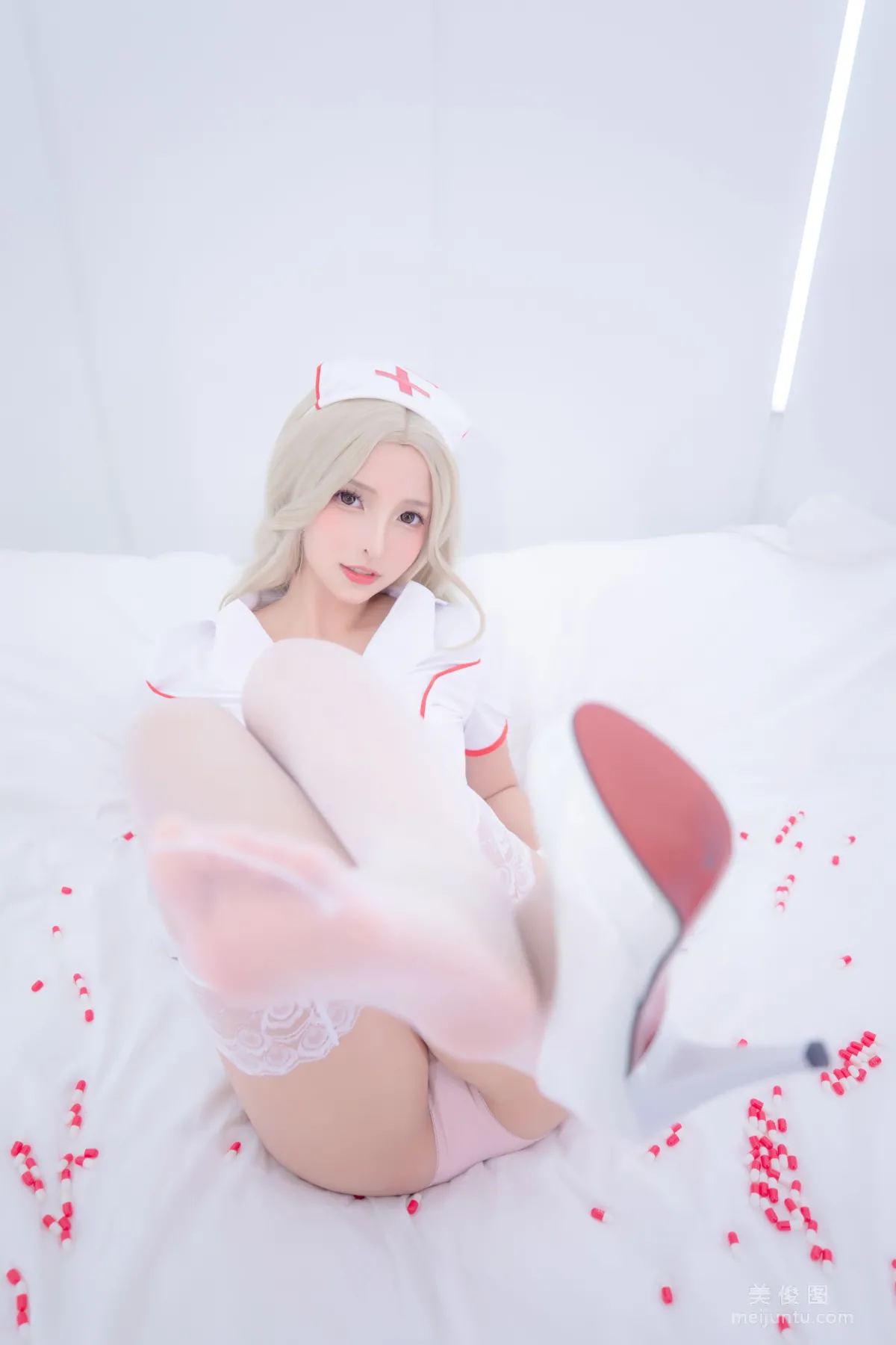 [網紅COSER] 蘿莉神楽闆真冬 之 心身バランス 寫真套圖 108
